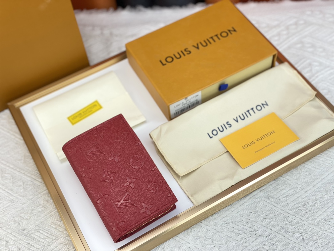 ルイ・ヴィトン「LV」ウォレット