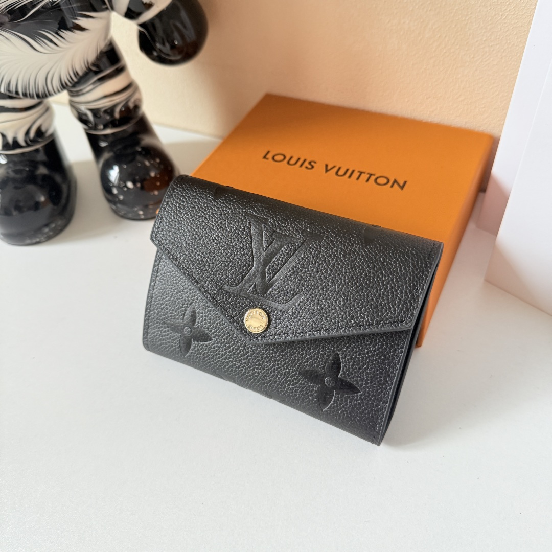 ルイ・ヴィトン「LV」ウォレット