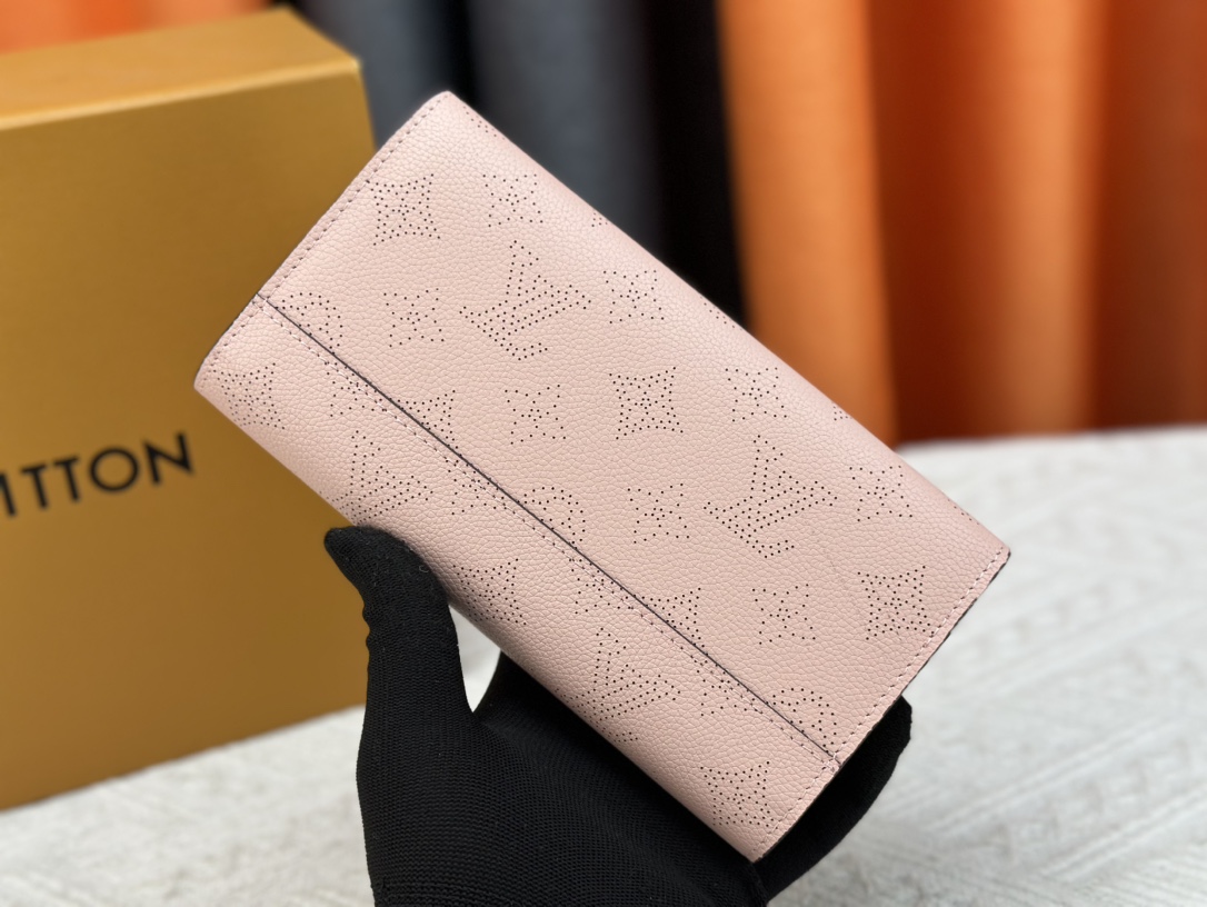 ルイ・ヴィトン「LV」ウォレット