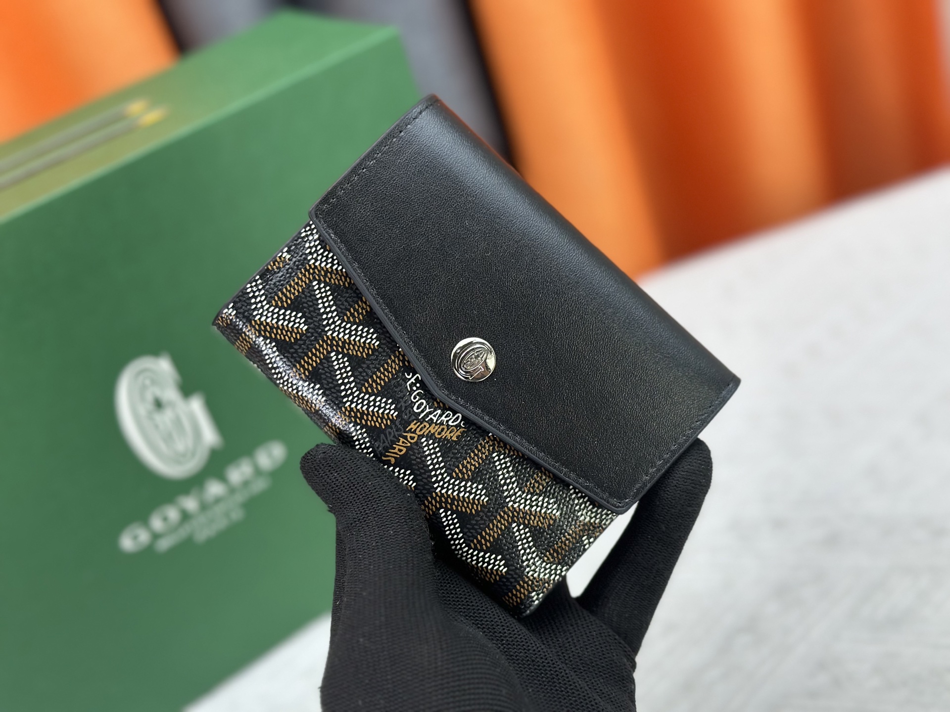 ルイ・ヴィトン「LV」ウォレット