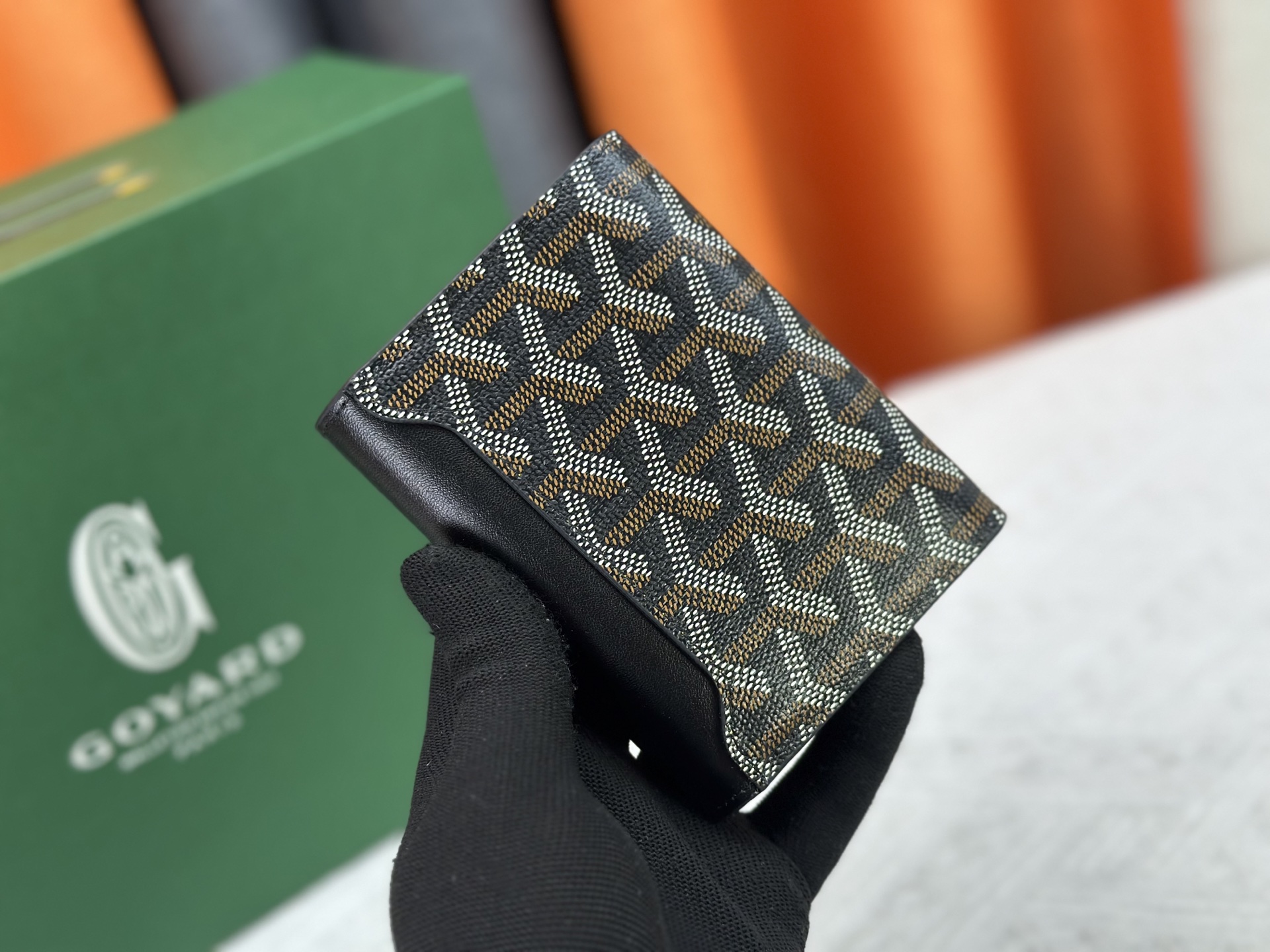 ルイ・ヴィトン「LV」ウォレット