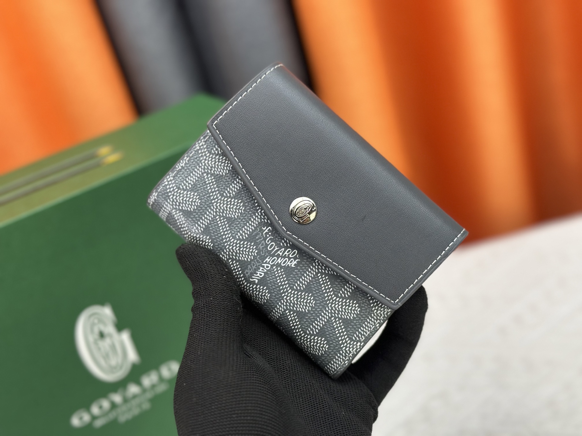 ルイ・ヴィトン「LV」ウォレット