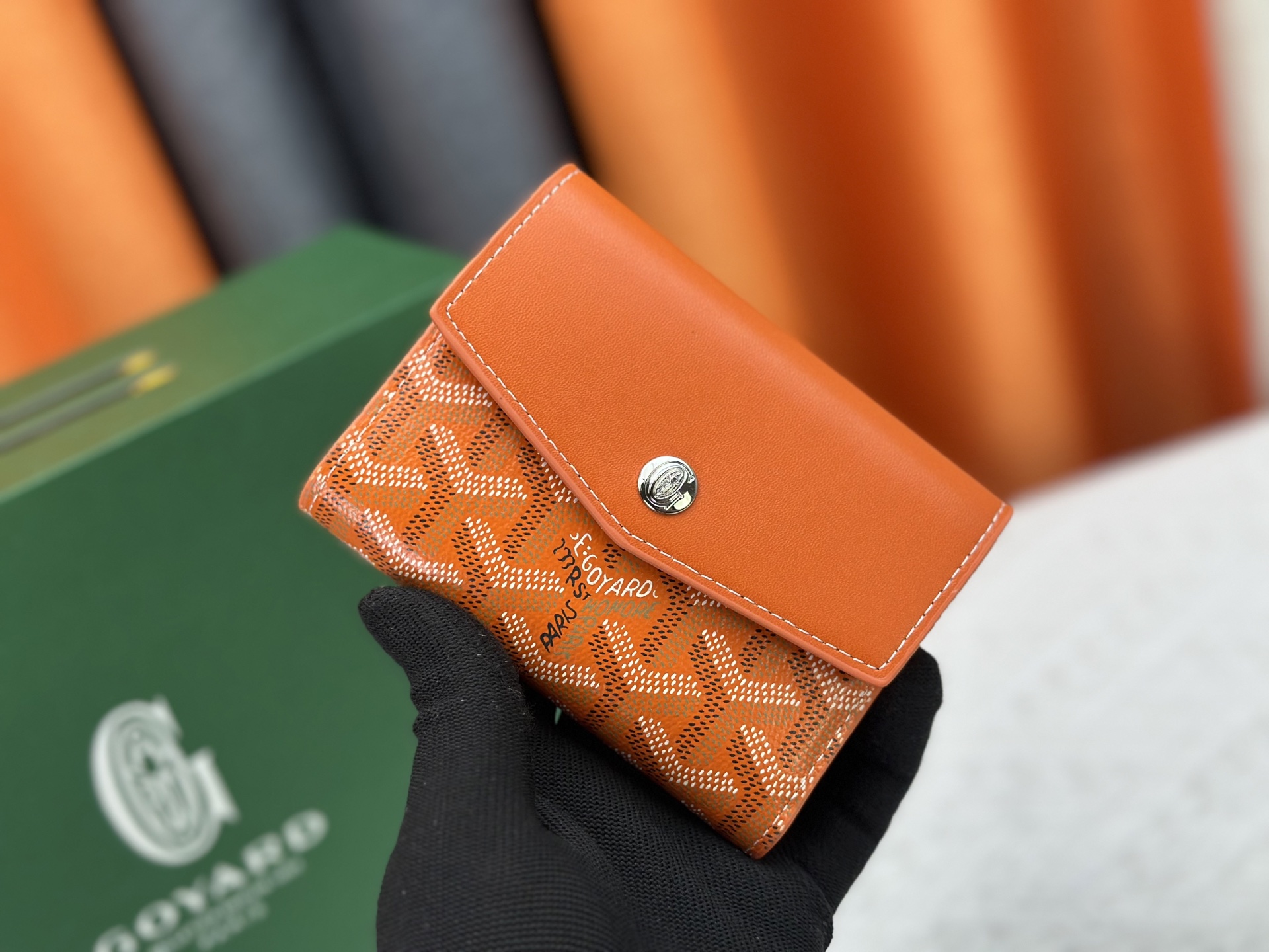 ルイ・ヴィトン「LV」ウォレット