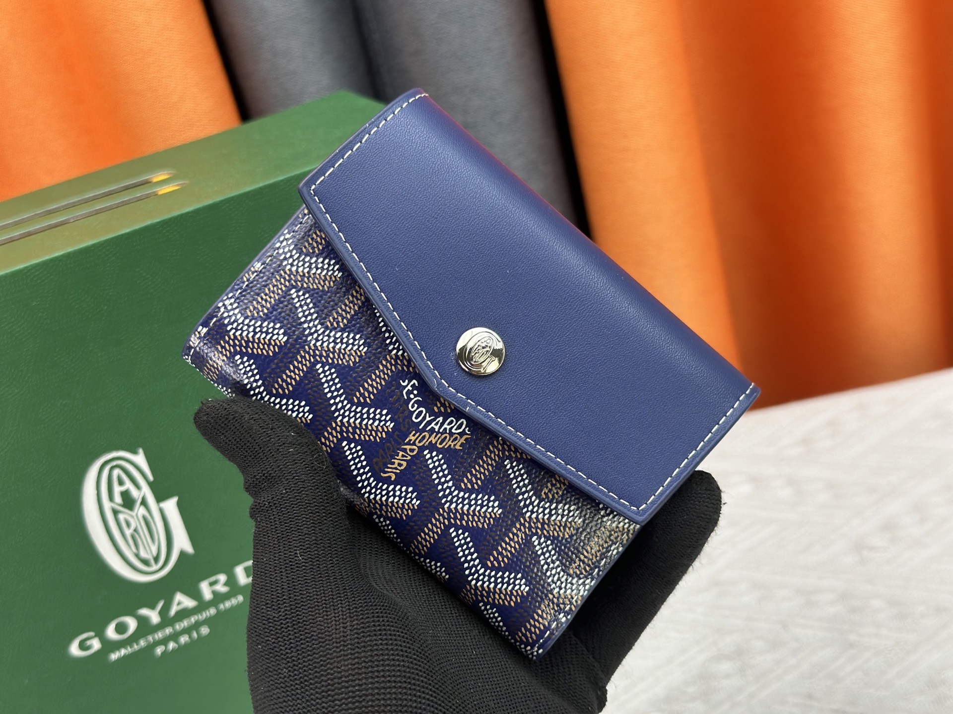 ルイ・ヴィトン「LV」ウォレット