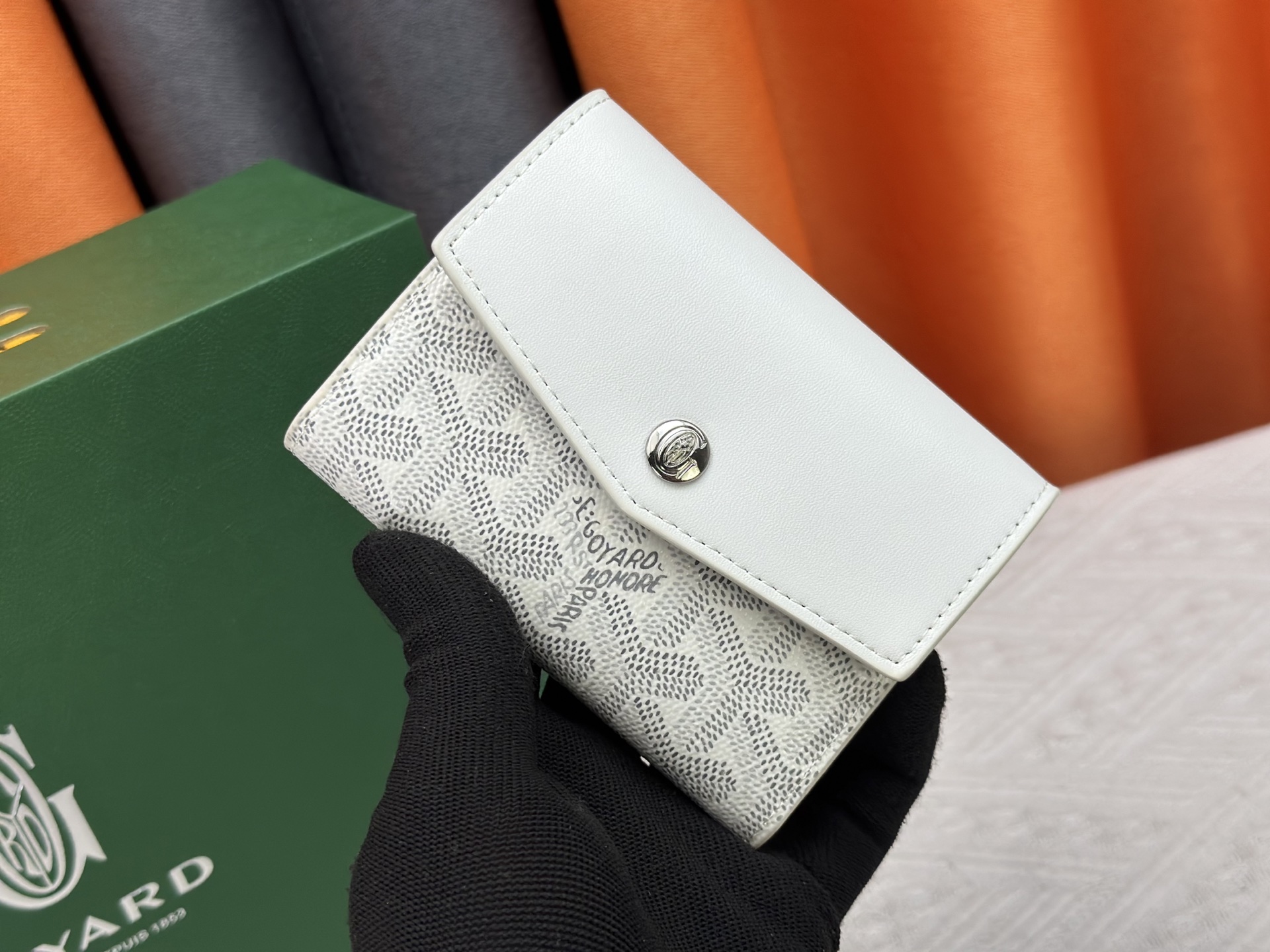 ルイ・ヴィトン「LV」ウォレット