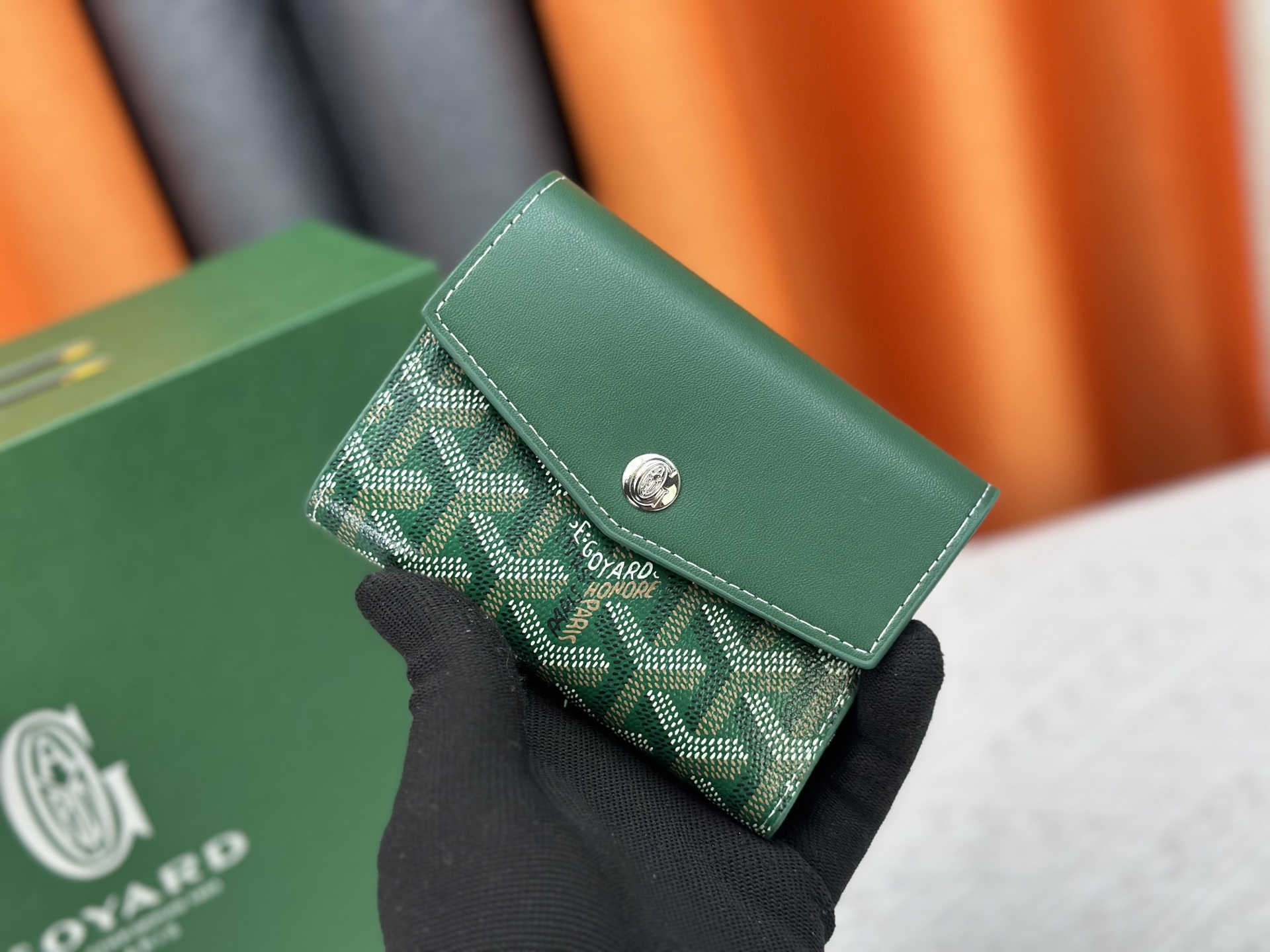 ルイ・ヴィトン「LV」ウォレット