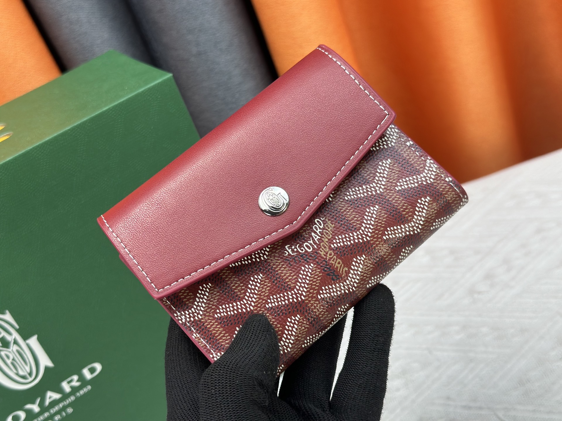 ルイ・ヴィトン「LV」ウォレット