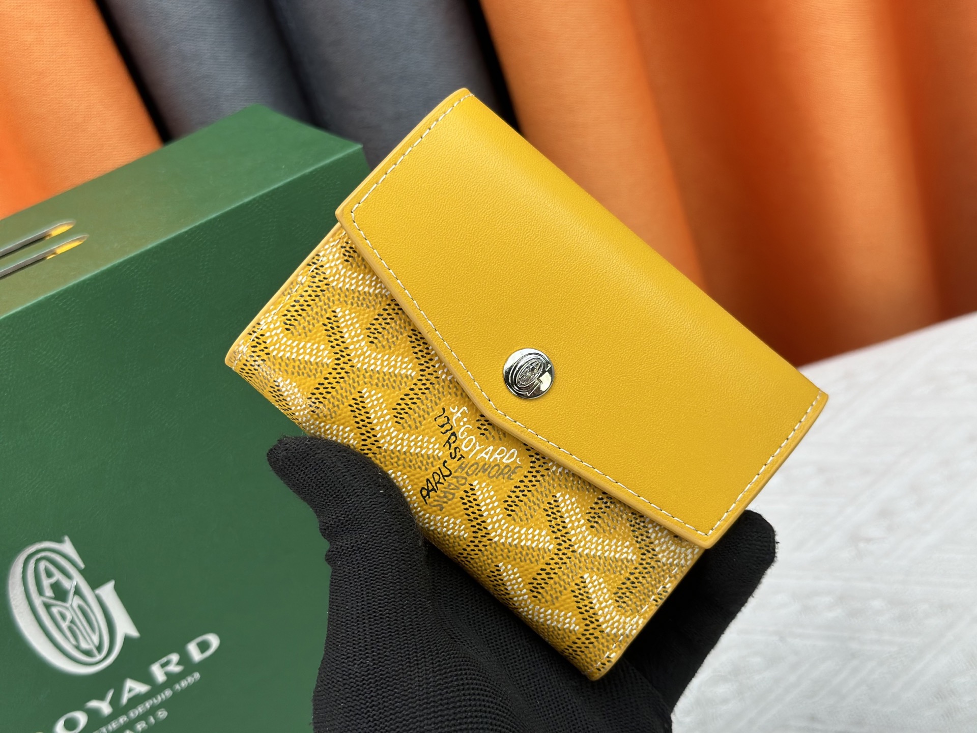 ルイ・ヴィトン「LV」ウォレット