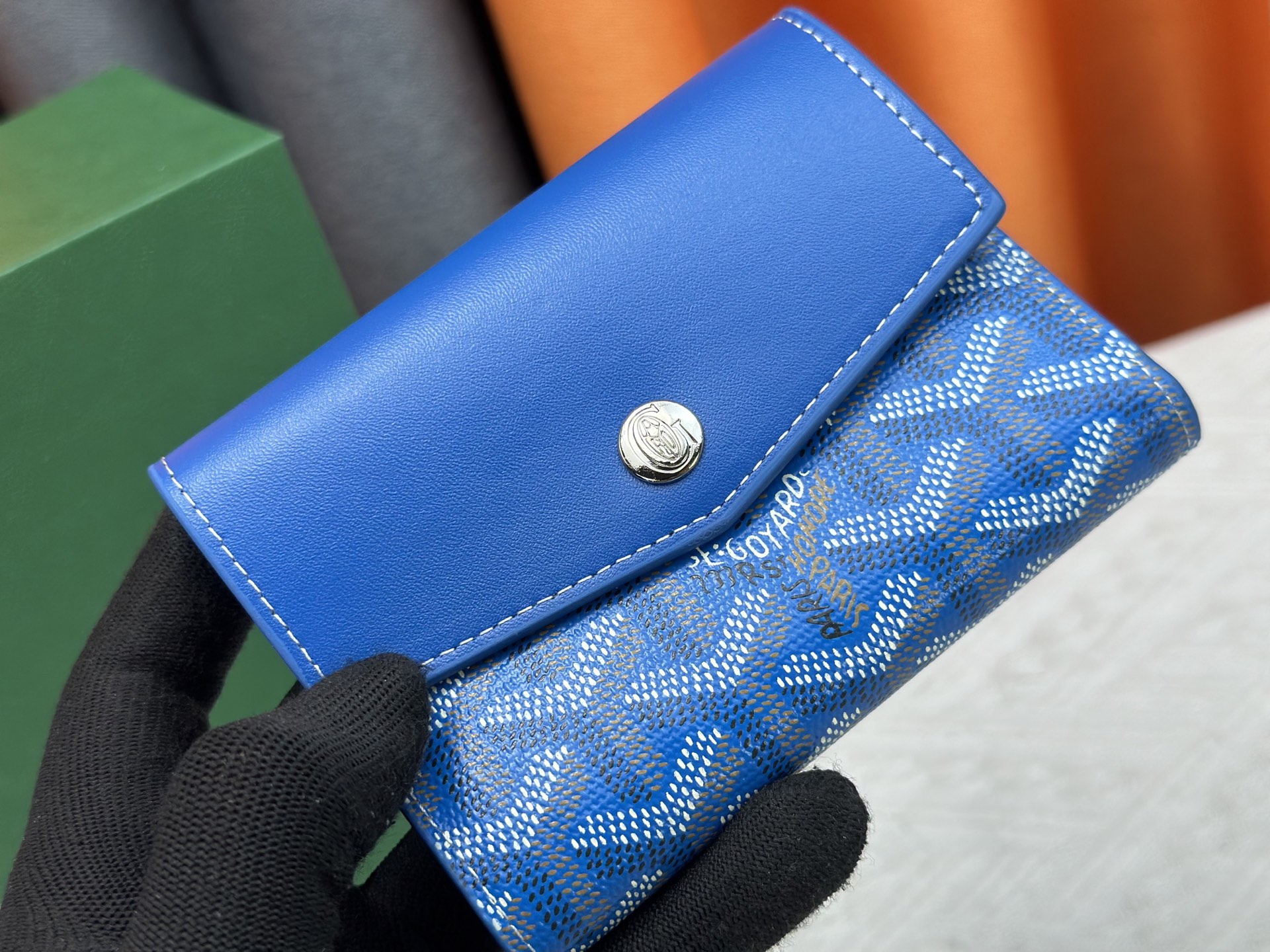 ルイ・ヴィトン「LV」ウォレット