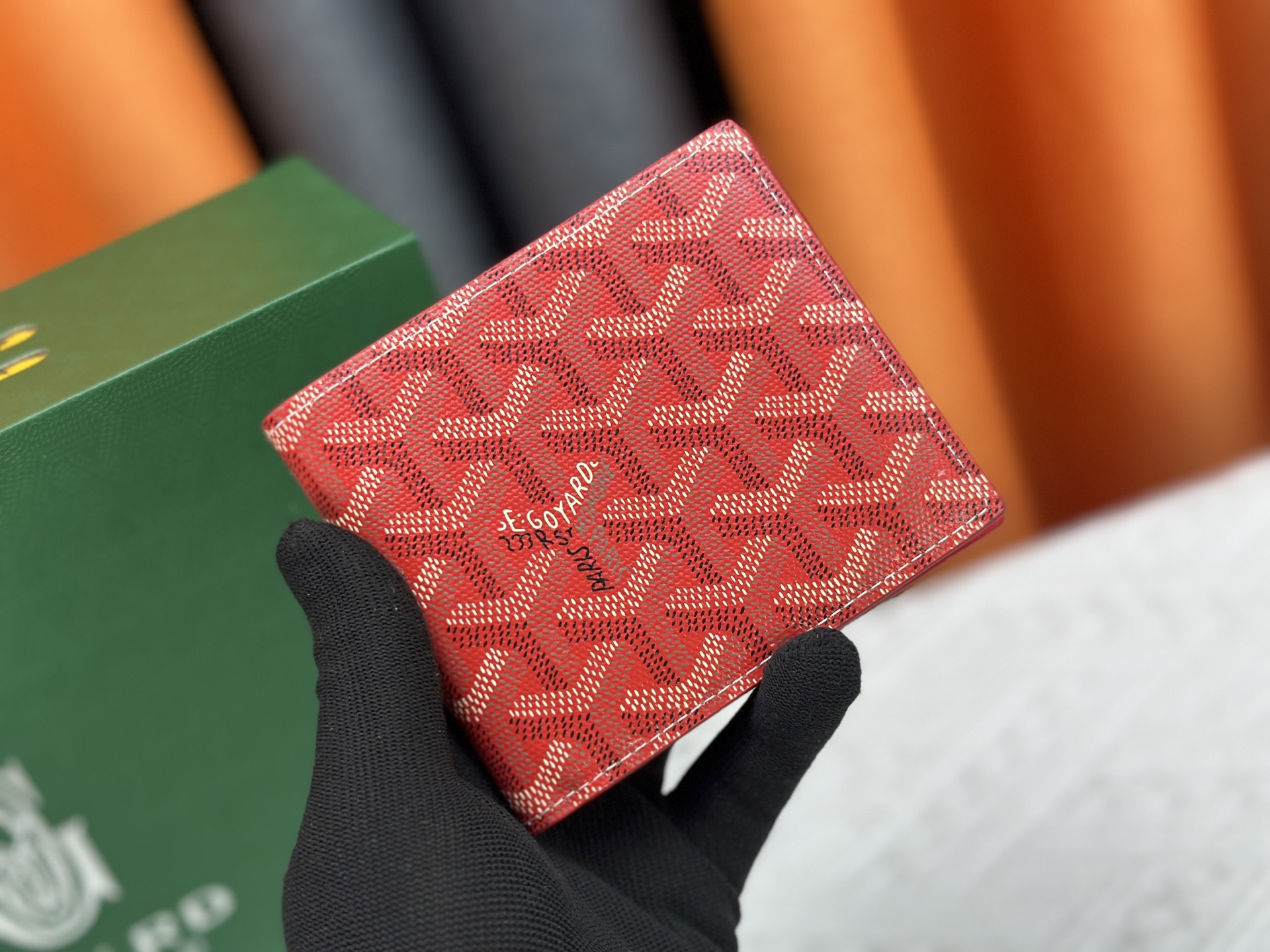 ルイ・ヴィトン「LV」ウォレット