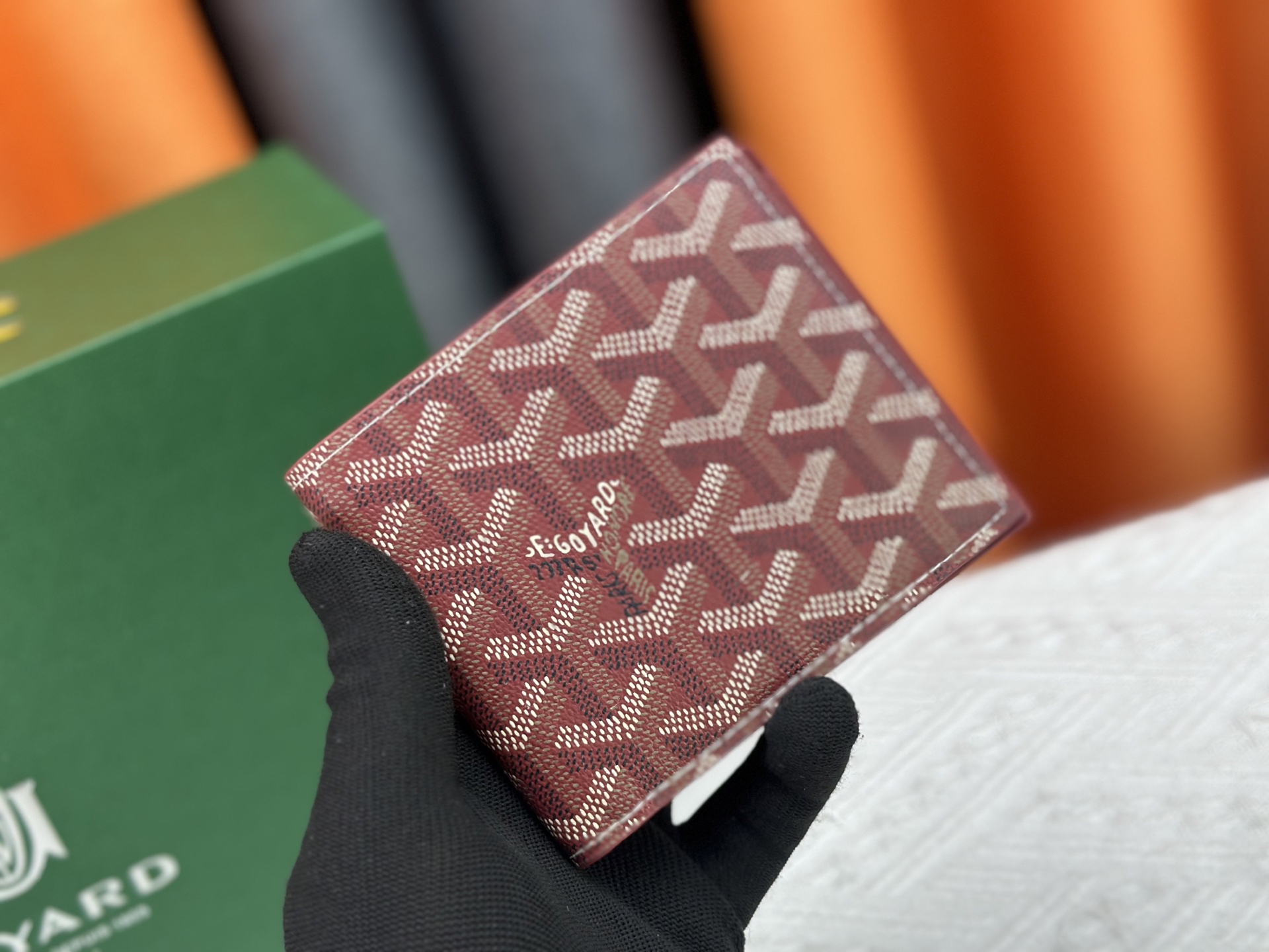 ルイ・ヴィトン「LV」ウォレット