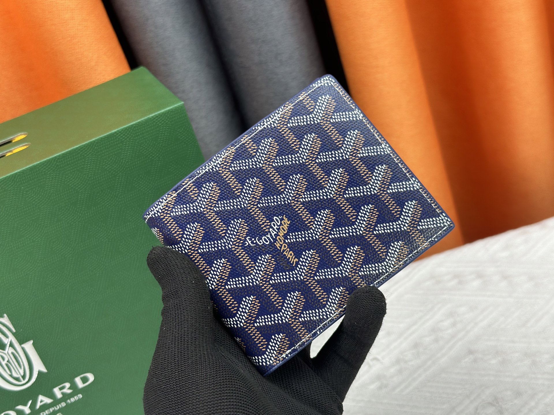ルイ・ヴィトン「LV」ウォレット