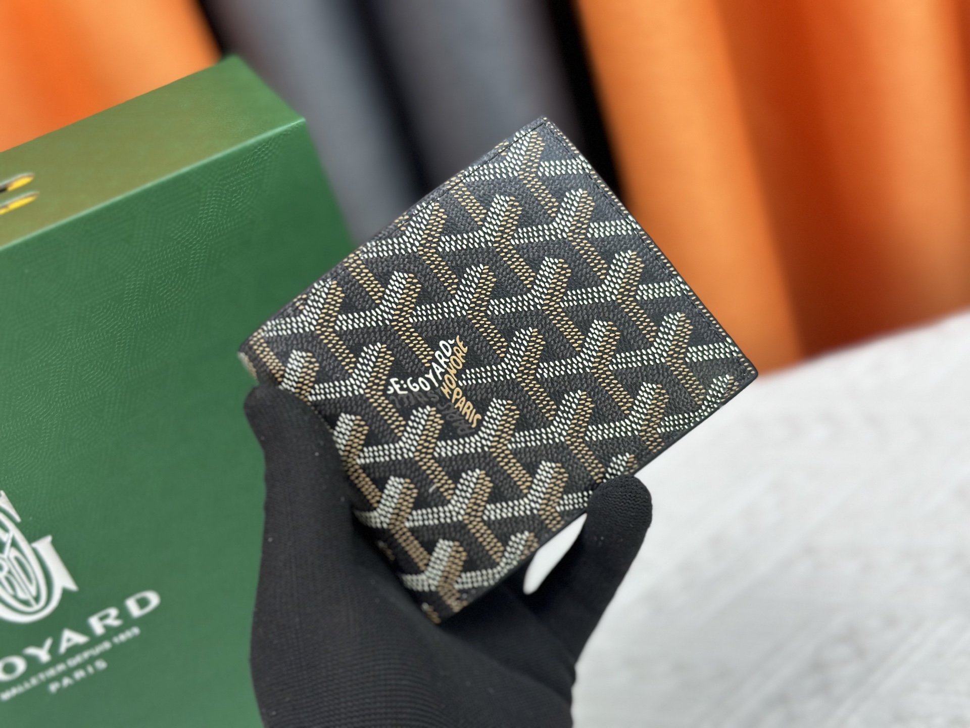 ルイ・ヴィトン「LV」ウォレット