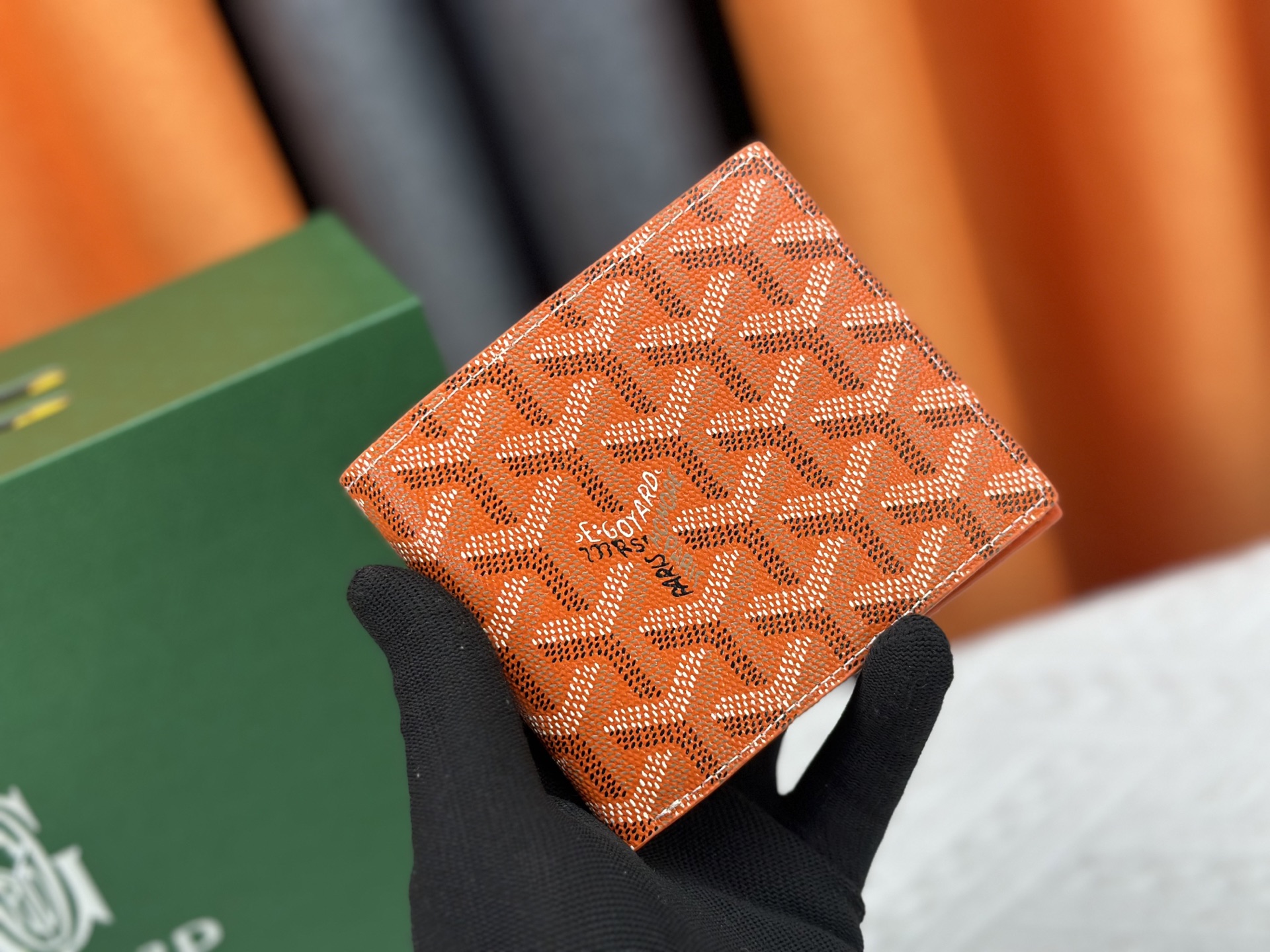 ルイ・ヴィトン「LV」ウォレット