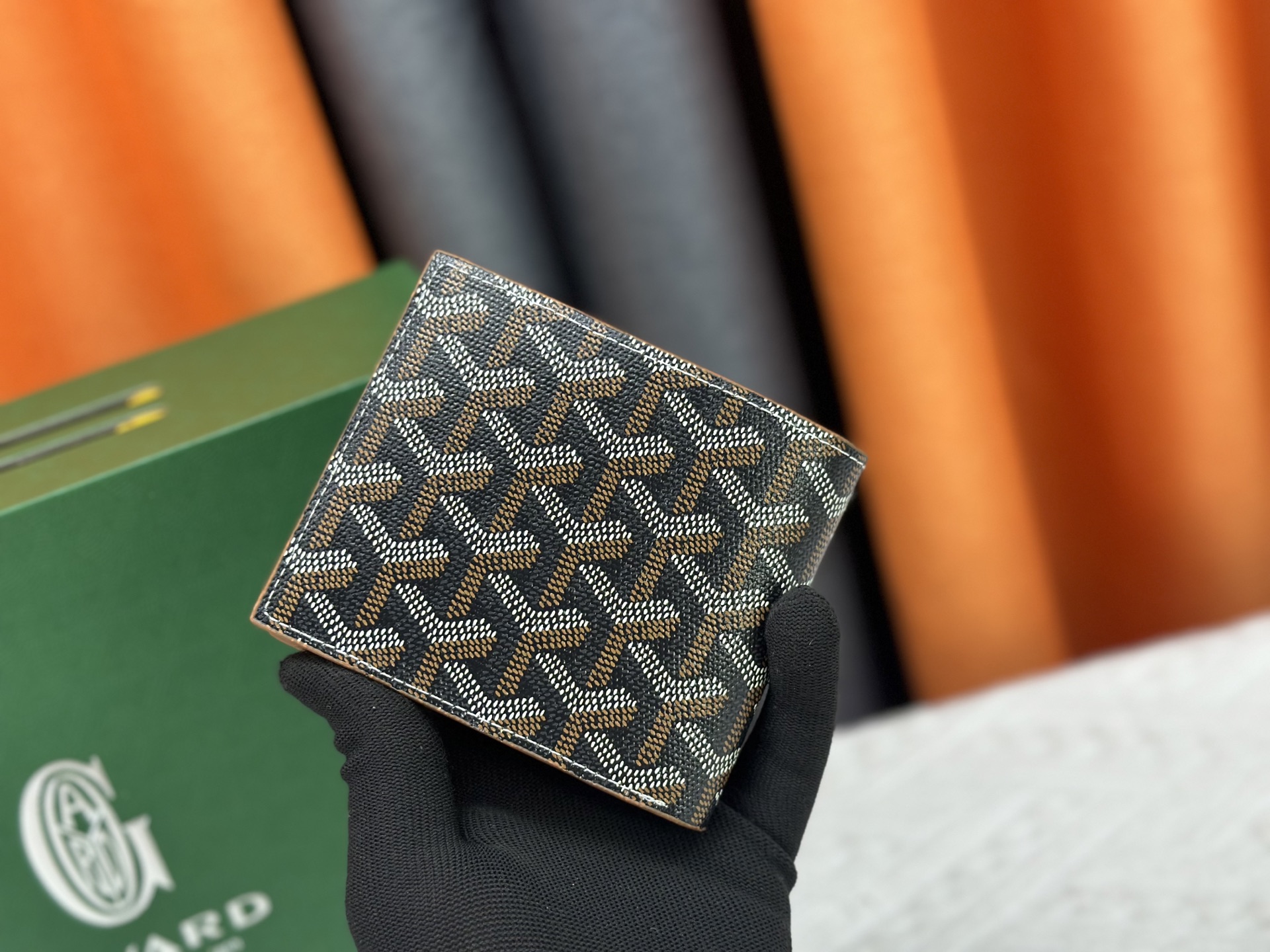 ルイ・ヴィトン「LV」ウォレット