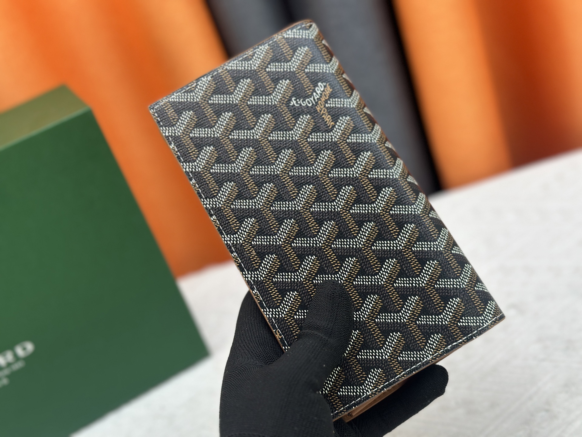 ルイ・ヴィトン「LV」ウォレット