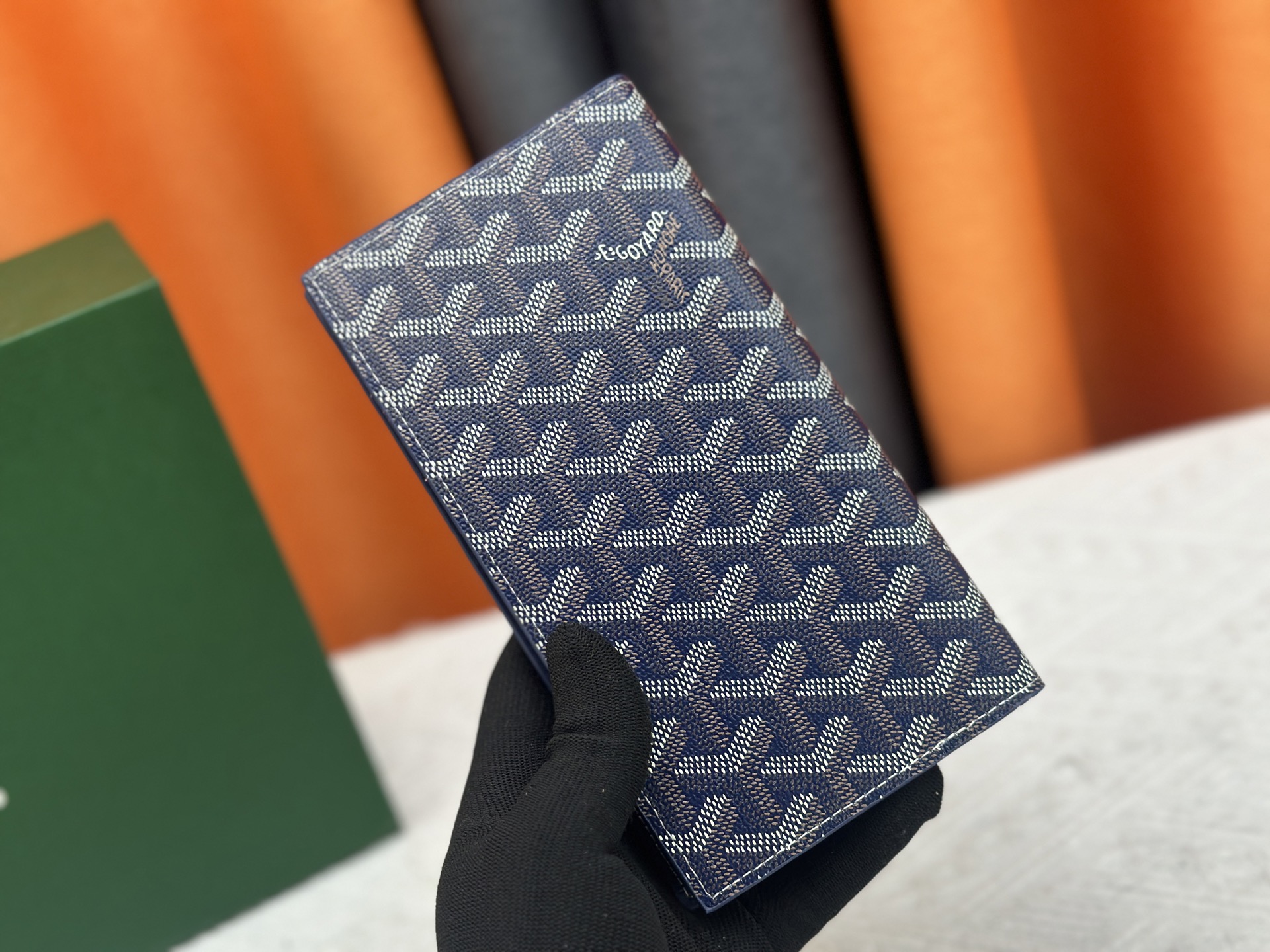 ルイ・ヴィトン「LV」ウォレット