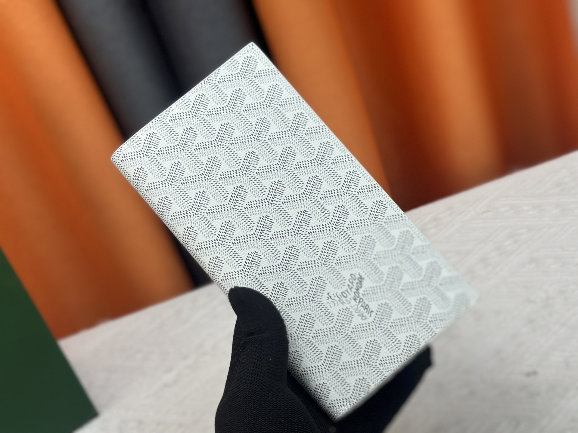 ルイ・ヴィトン「LV」ウォレット