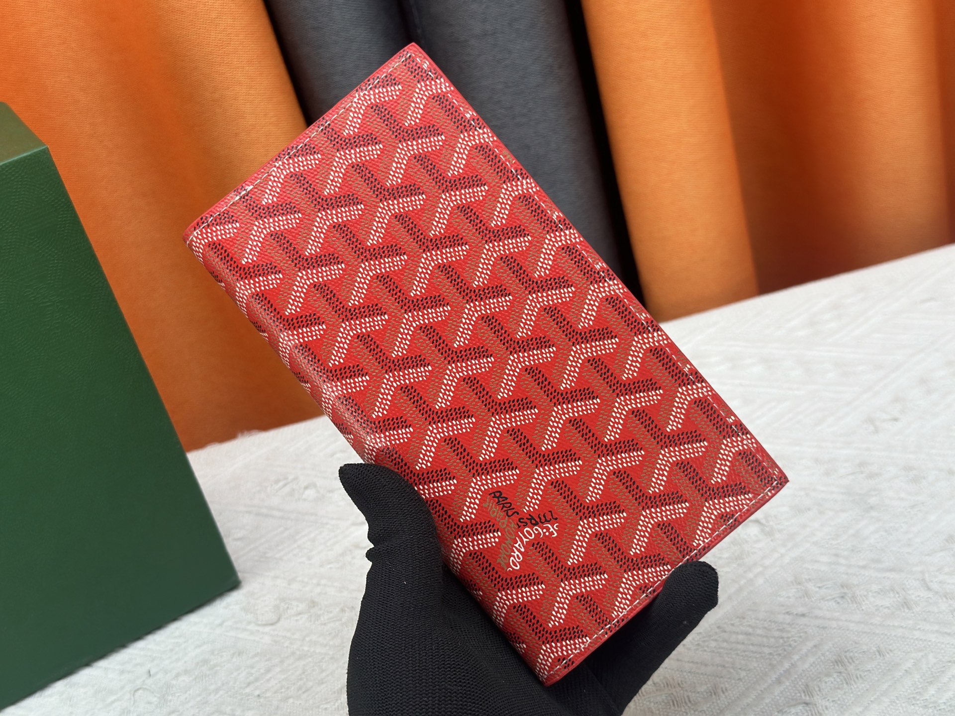 ルイ・ヴィトン「LV」ウォレット