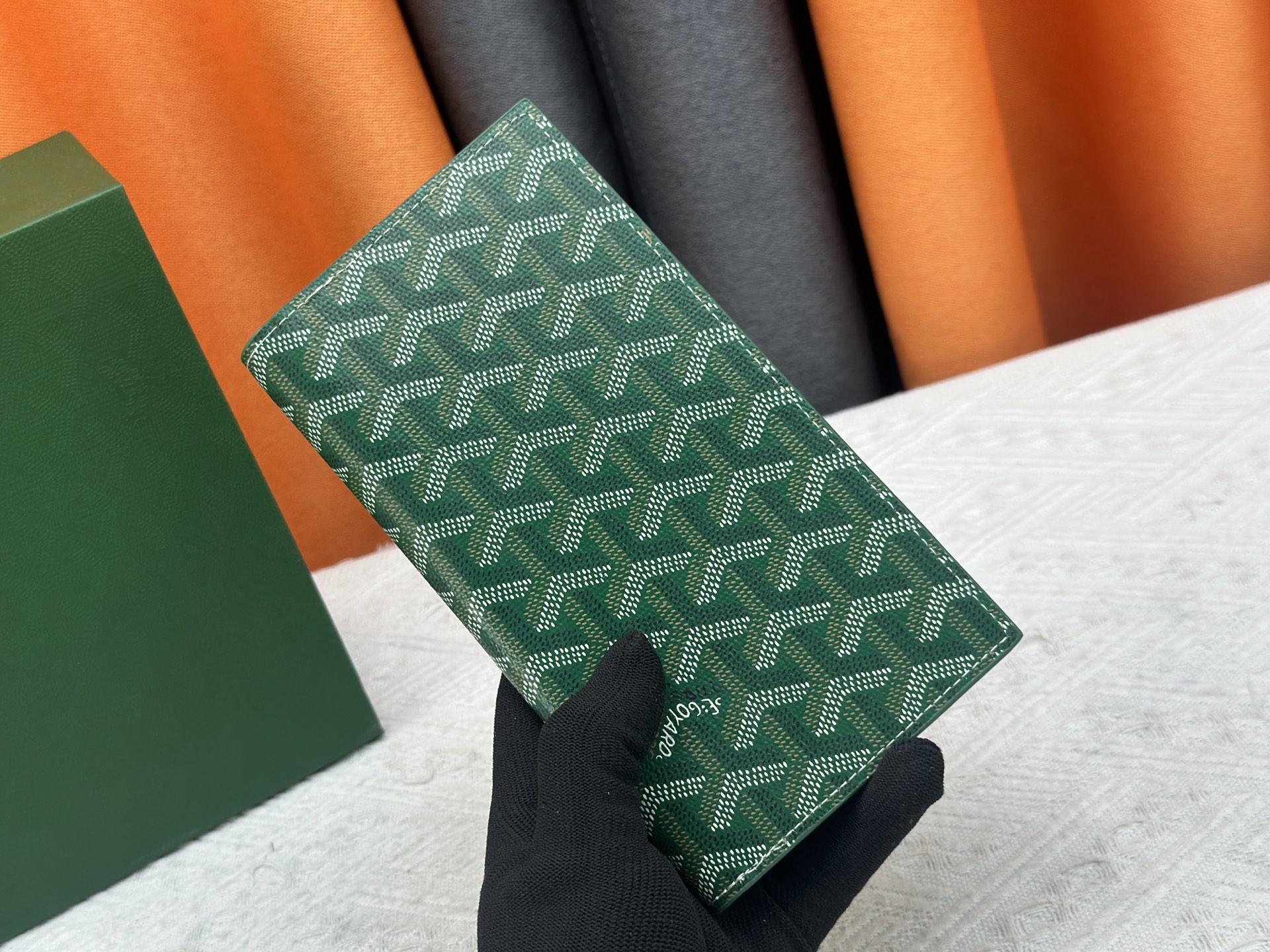 ルイ・ヴィトン「LV」ウォレット