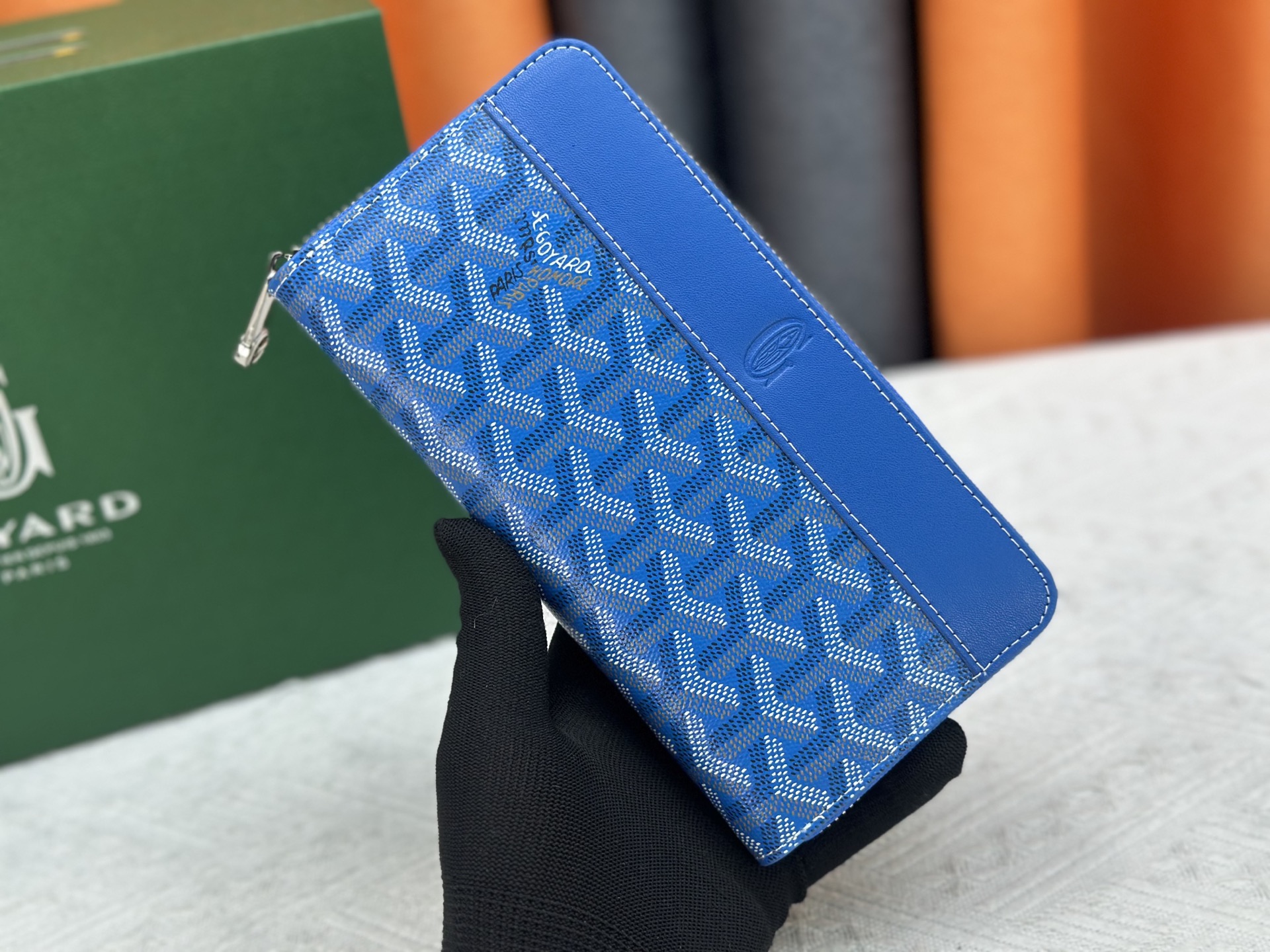 ルイ・ヴィトン「LV」ウォレット