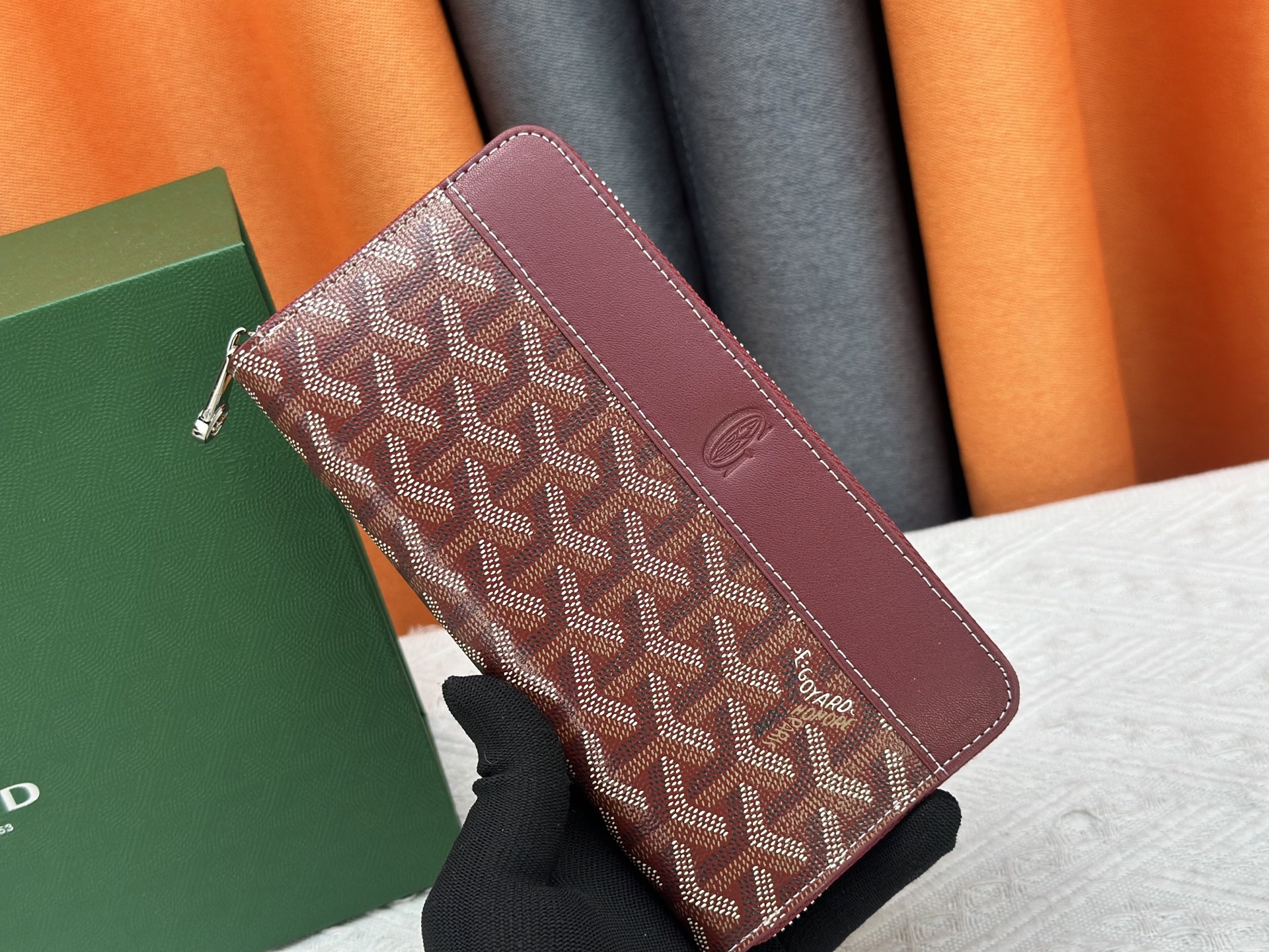 ルイ・ヴィトン「LV」ウォレット