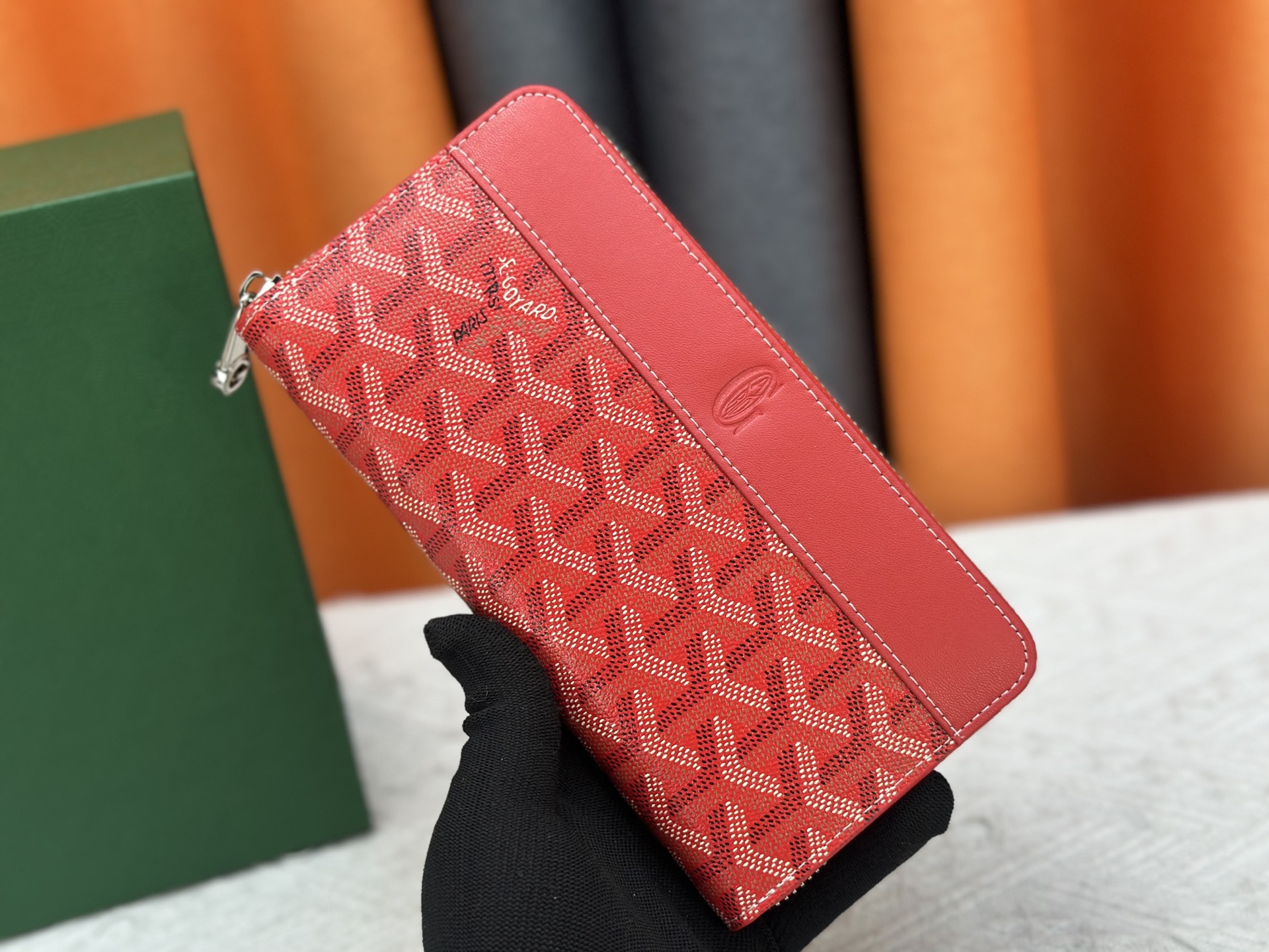 ルイ・ヴィトン「LV」ウォレット