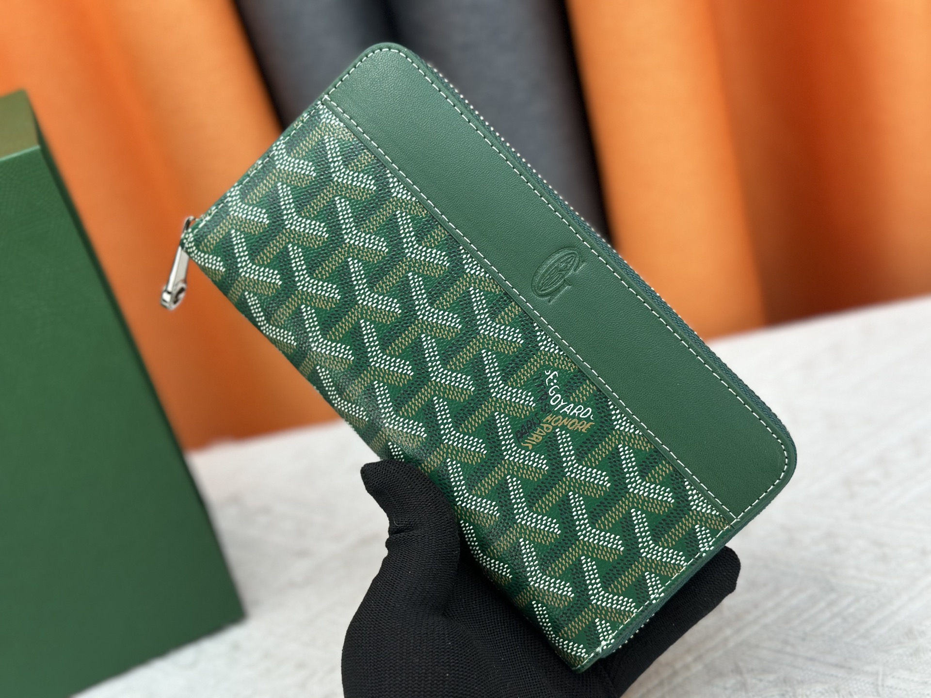 ルイ・ヴィトン「LV」ウォレット