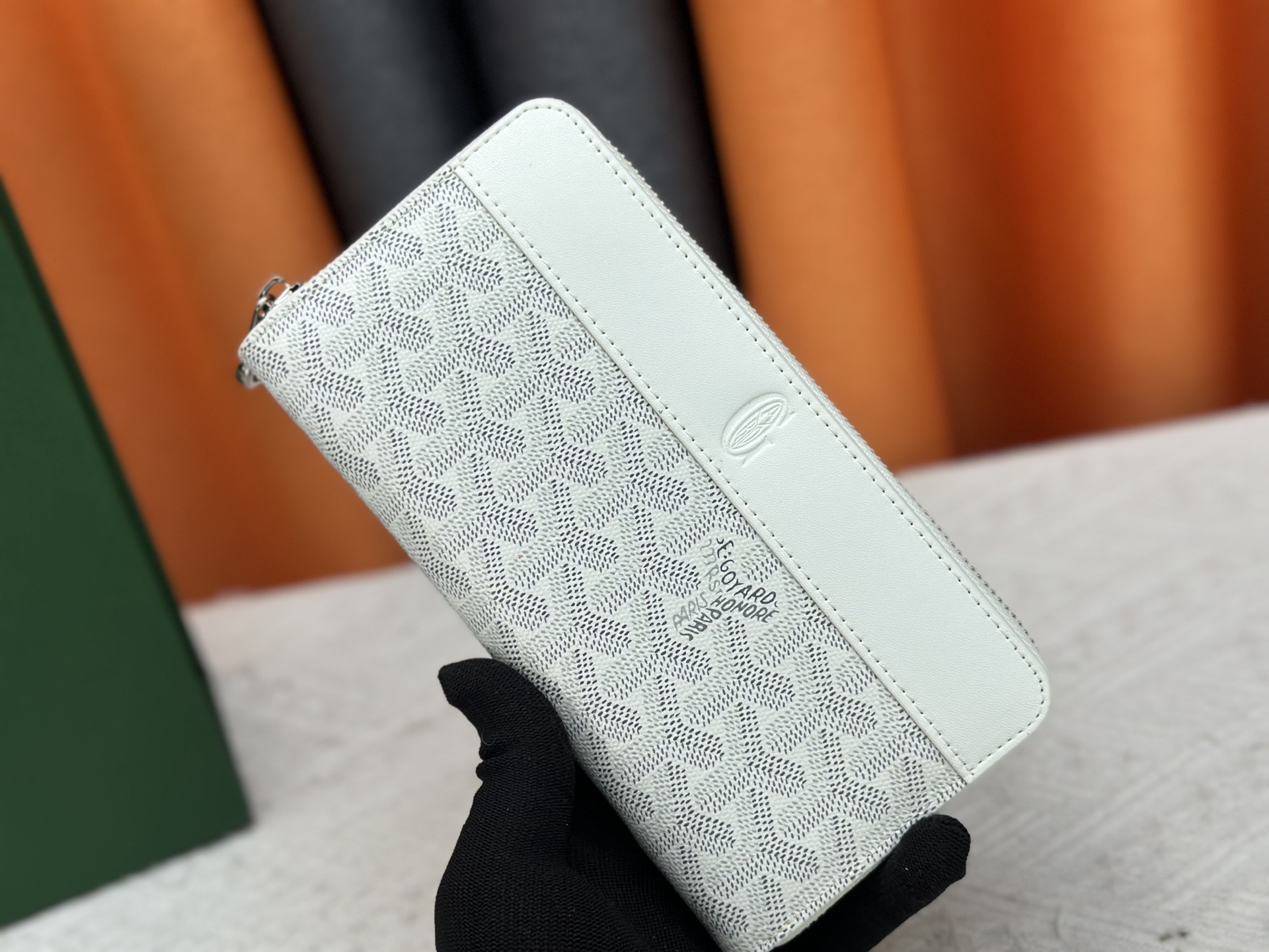 ルイ・ヴィトン「LV」ウォレット