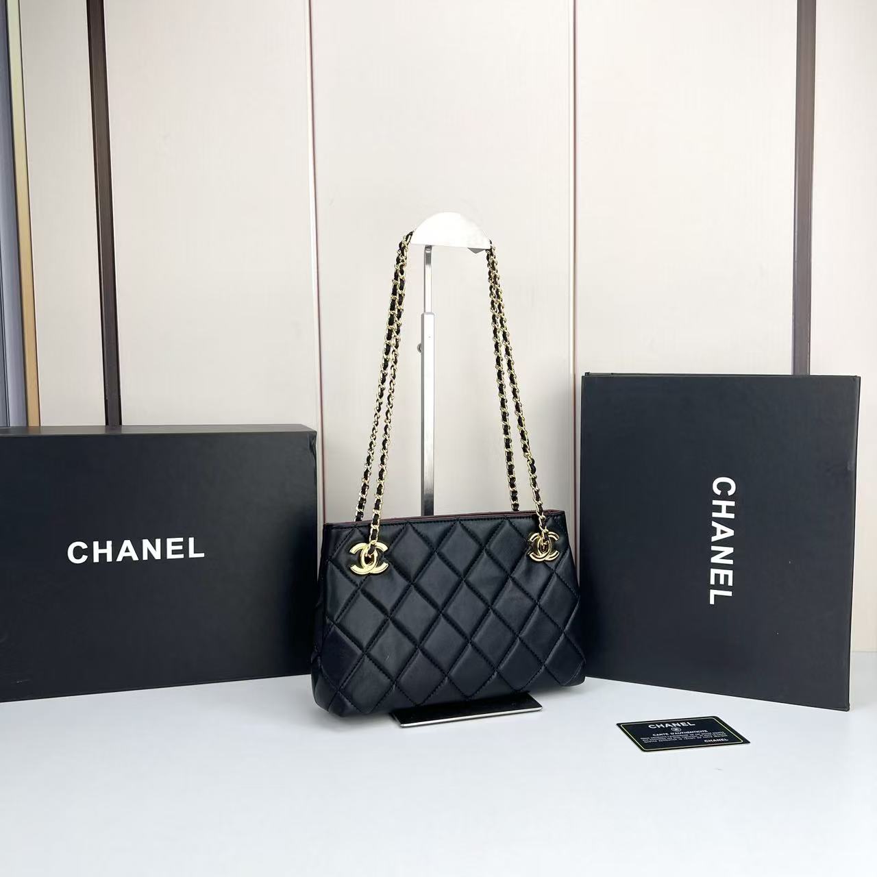 シャネル「CHANEL」ショルダーバッグ