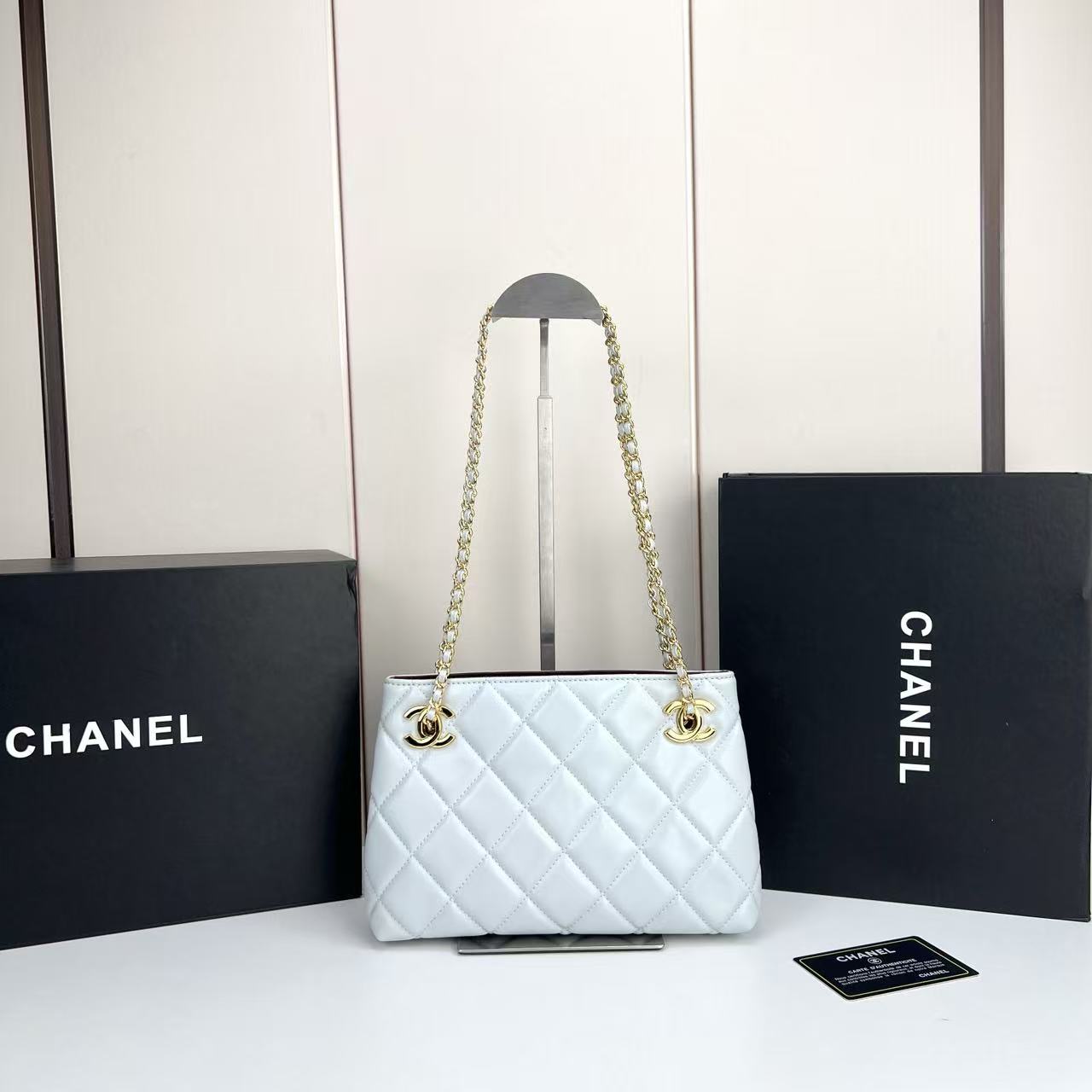 シャネル「CHANEL」ショルダーバッグ
