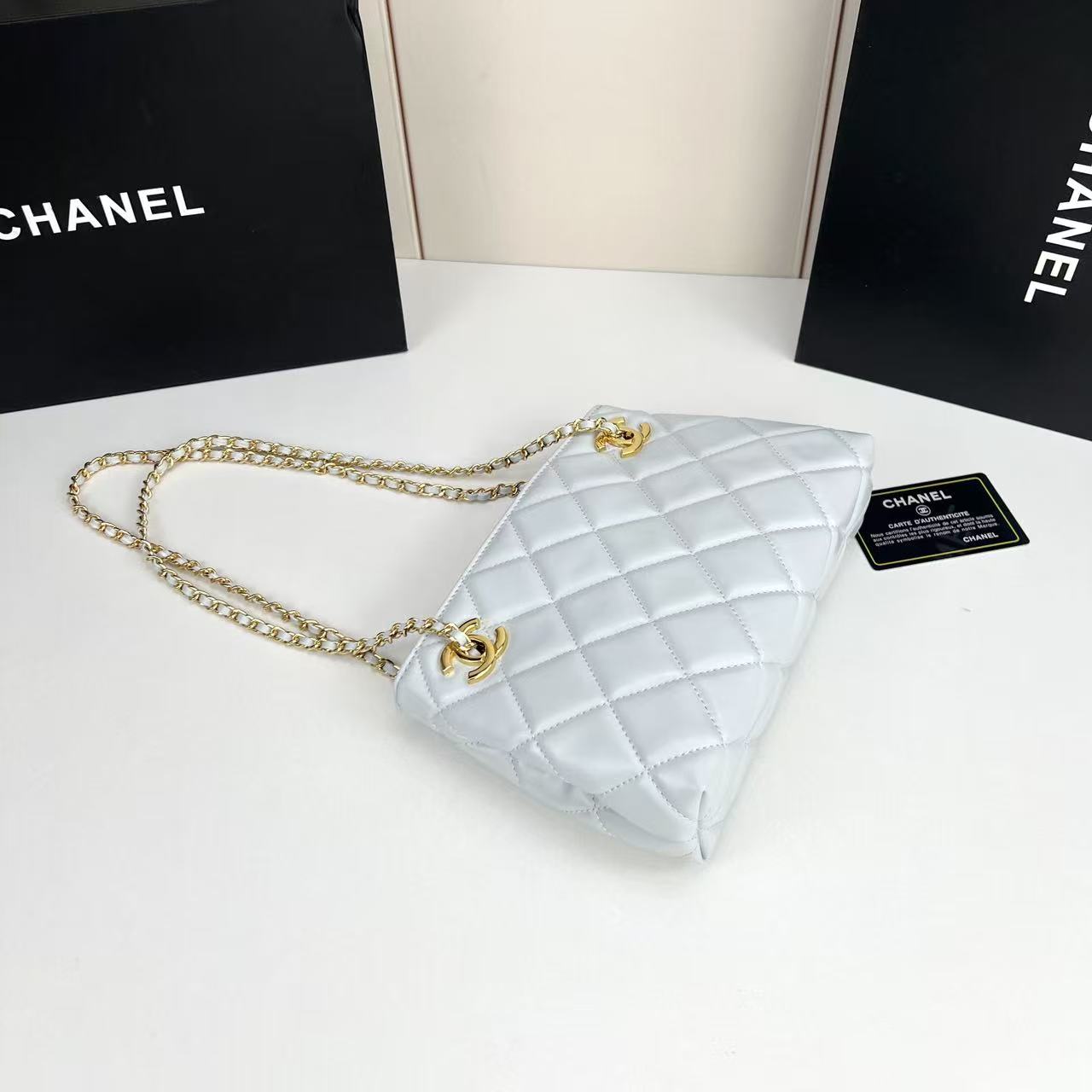 シャネル「CHANEL」ショルダーバッグ