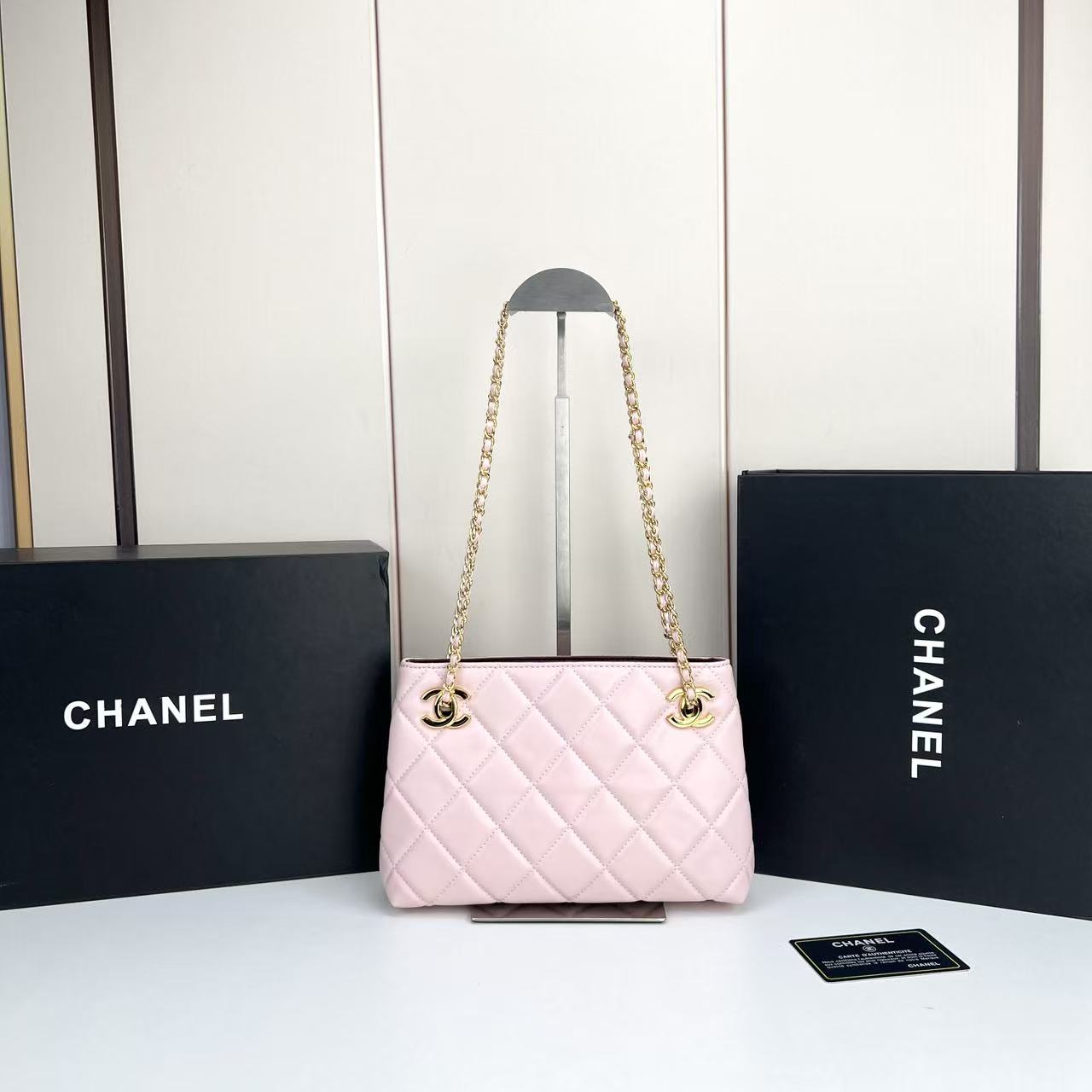 シャネル「CHANEL」ショルダーバッグ