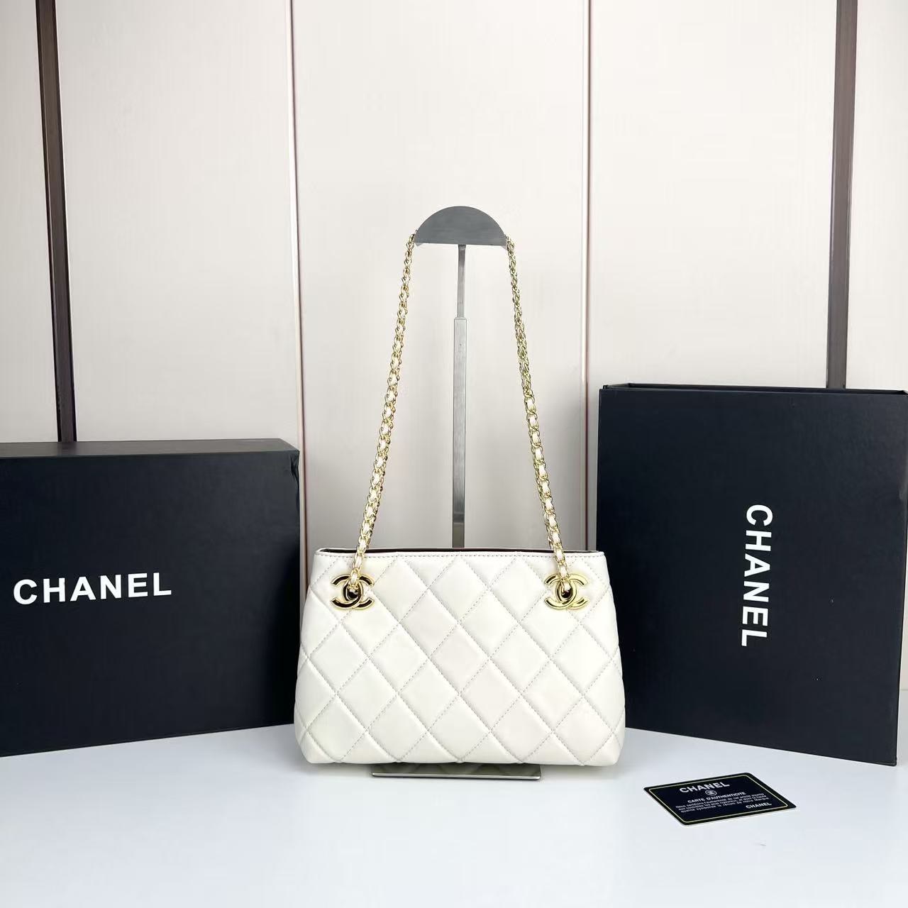 シャネル「CHANEL」ショルダーバッグ