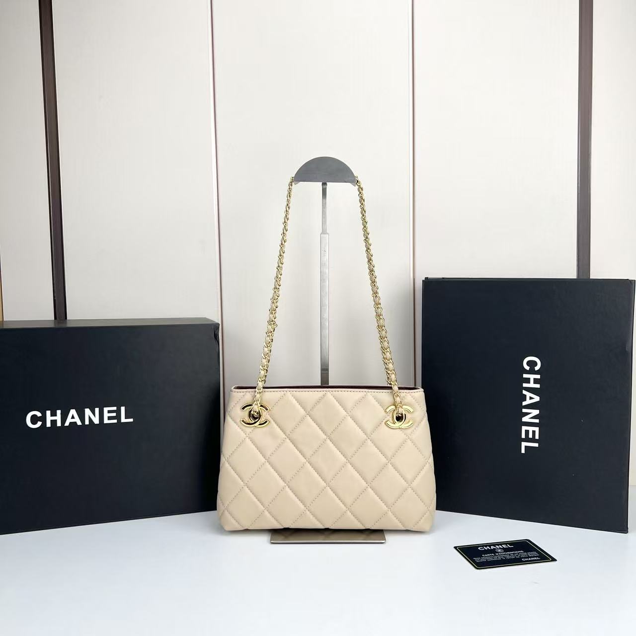 シャネル「CHANEL」ショルダーバッグ