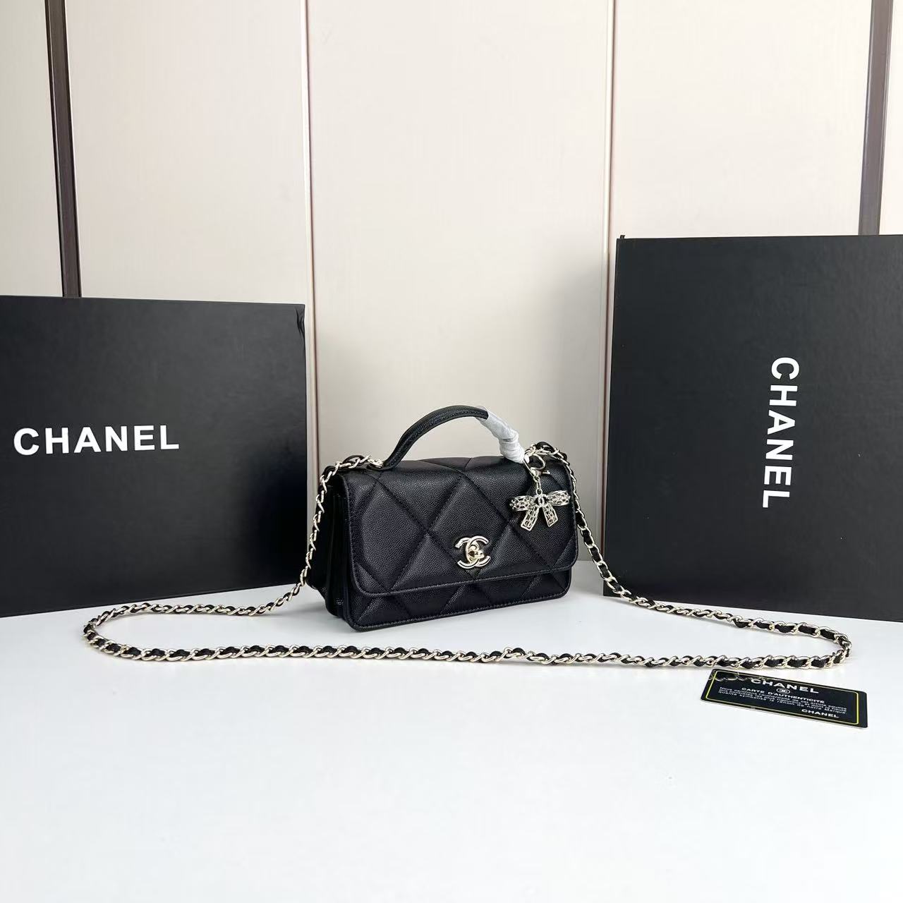  シャネル「CHANEL」ショルダーバッグ