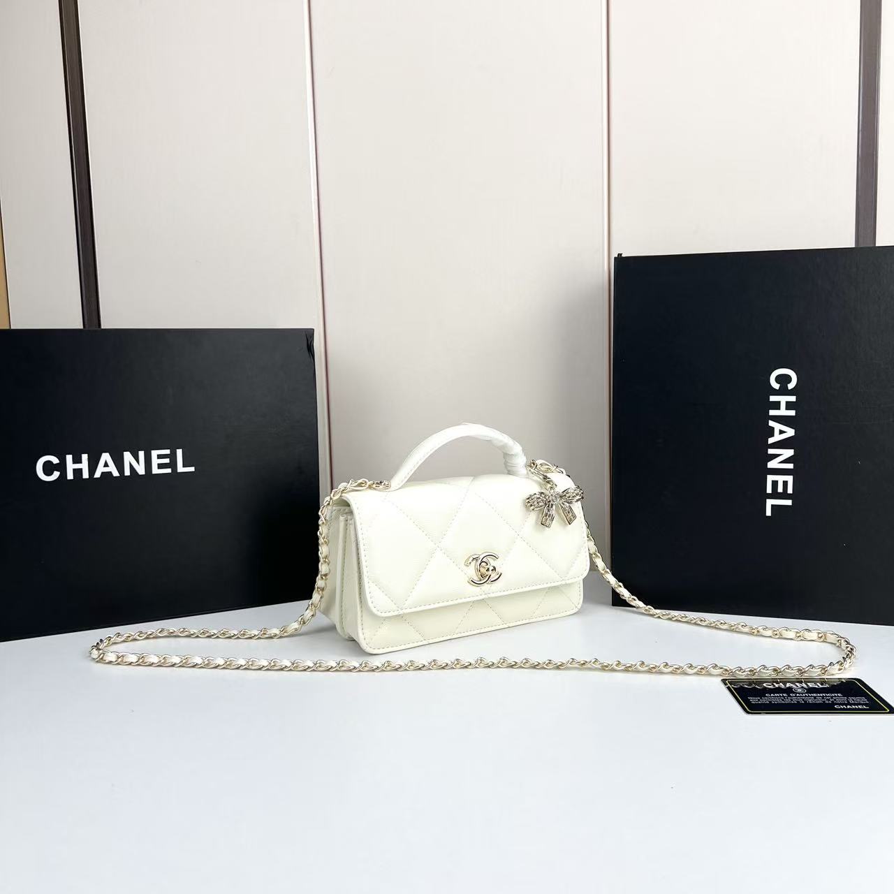 シャネル「CHANEL」ショルダーバッグ