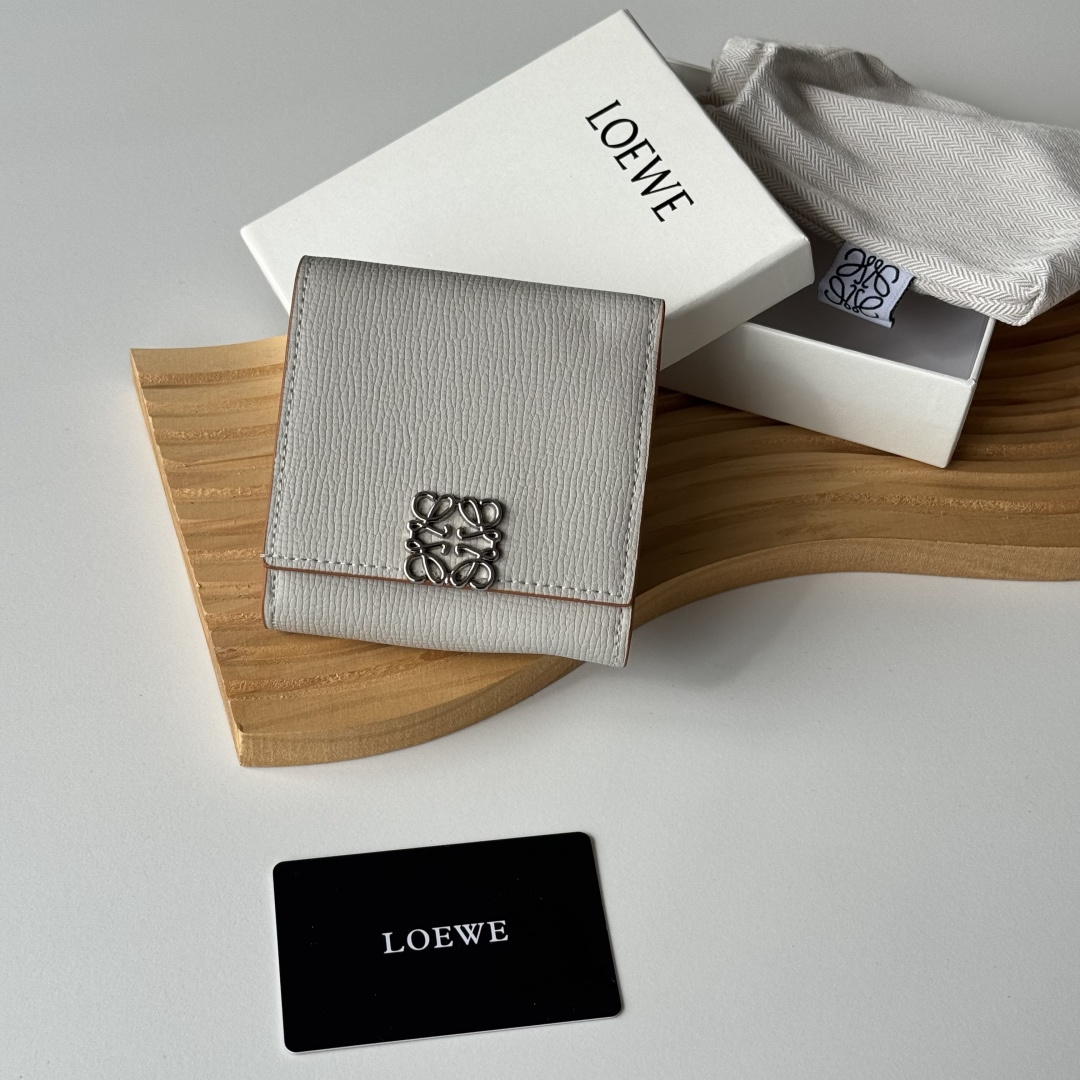 ロエベ「LOEWE」さいふ