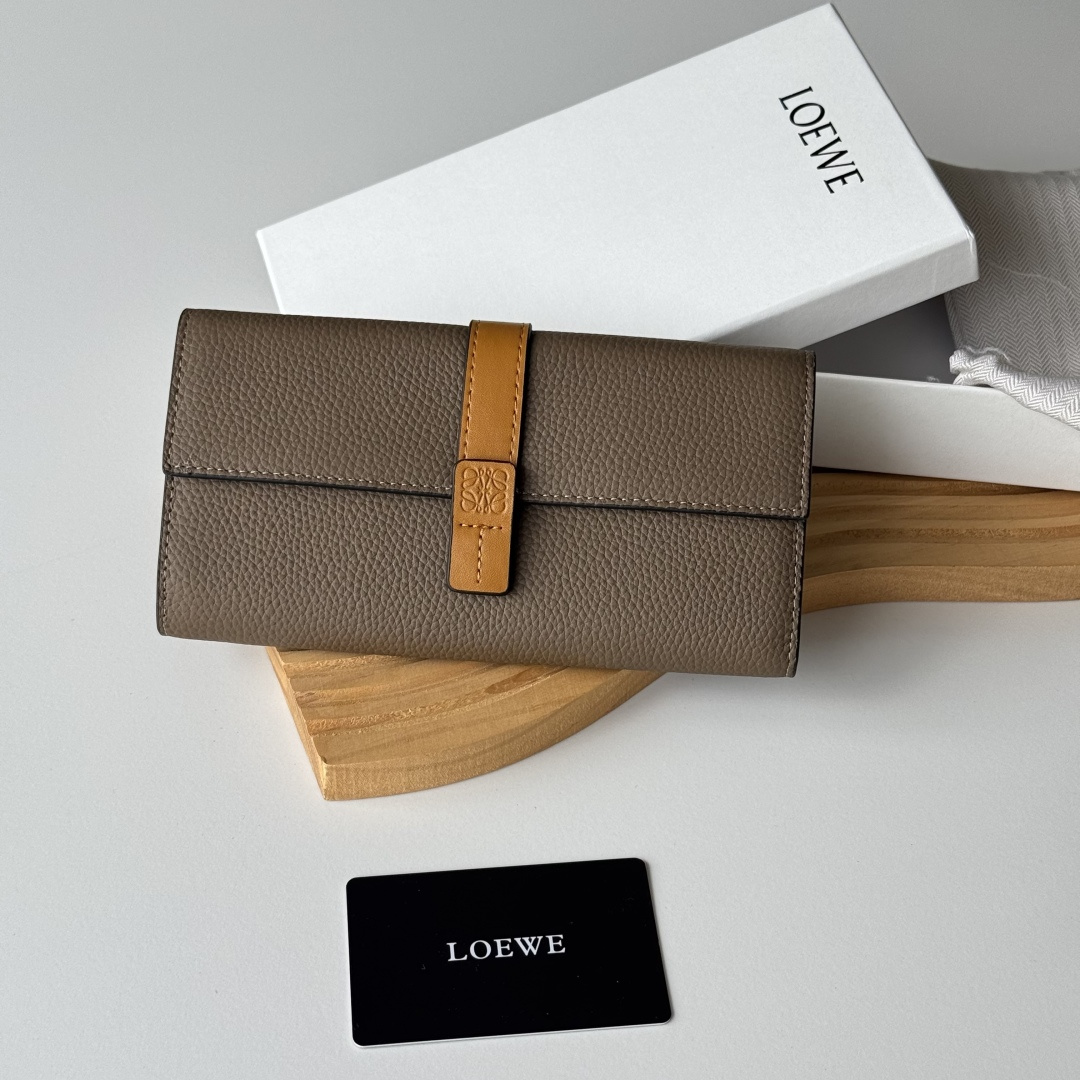 ロエベ「LOEWE」さいふ