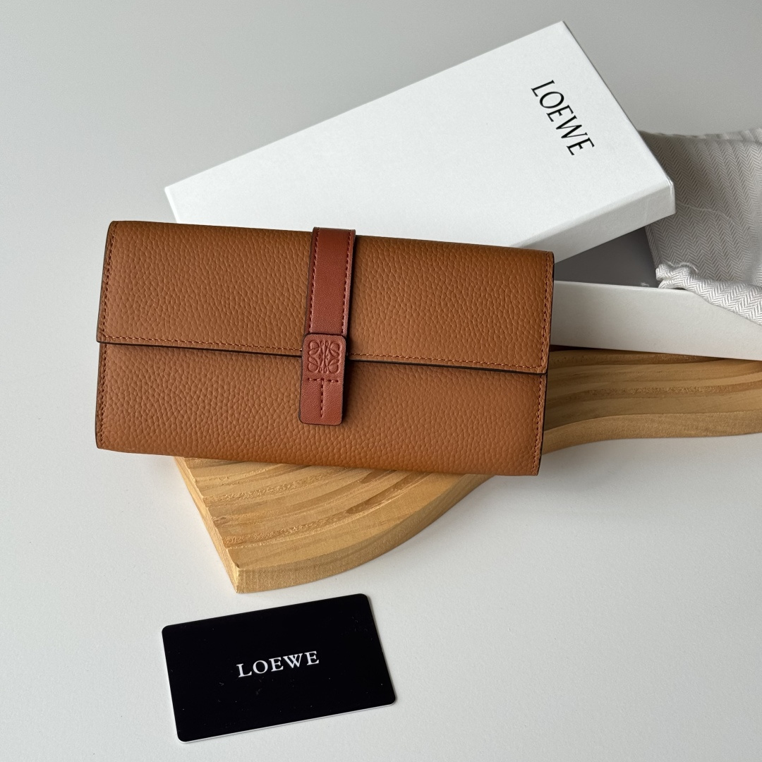 ロエベ「LOEWE」さいふ