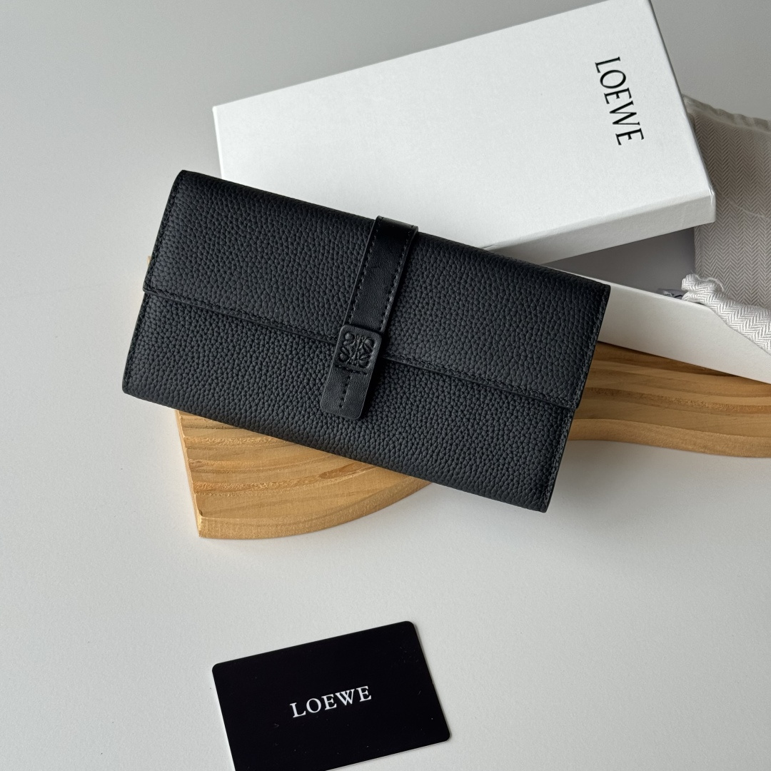 ロエベ「LOEWE」さいふ