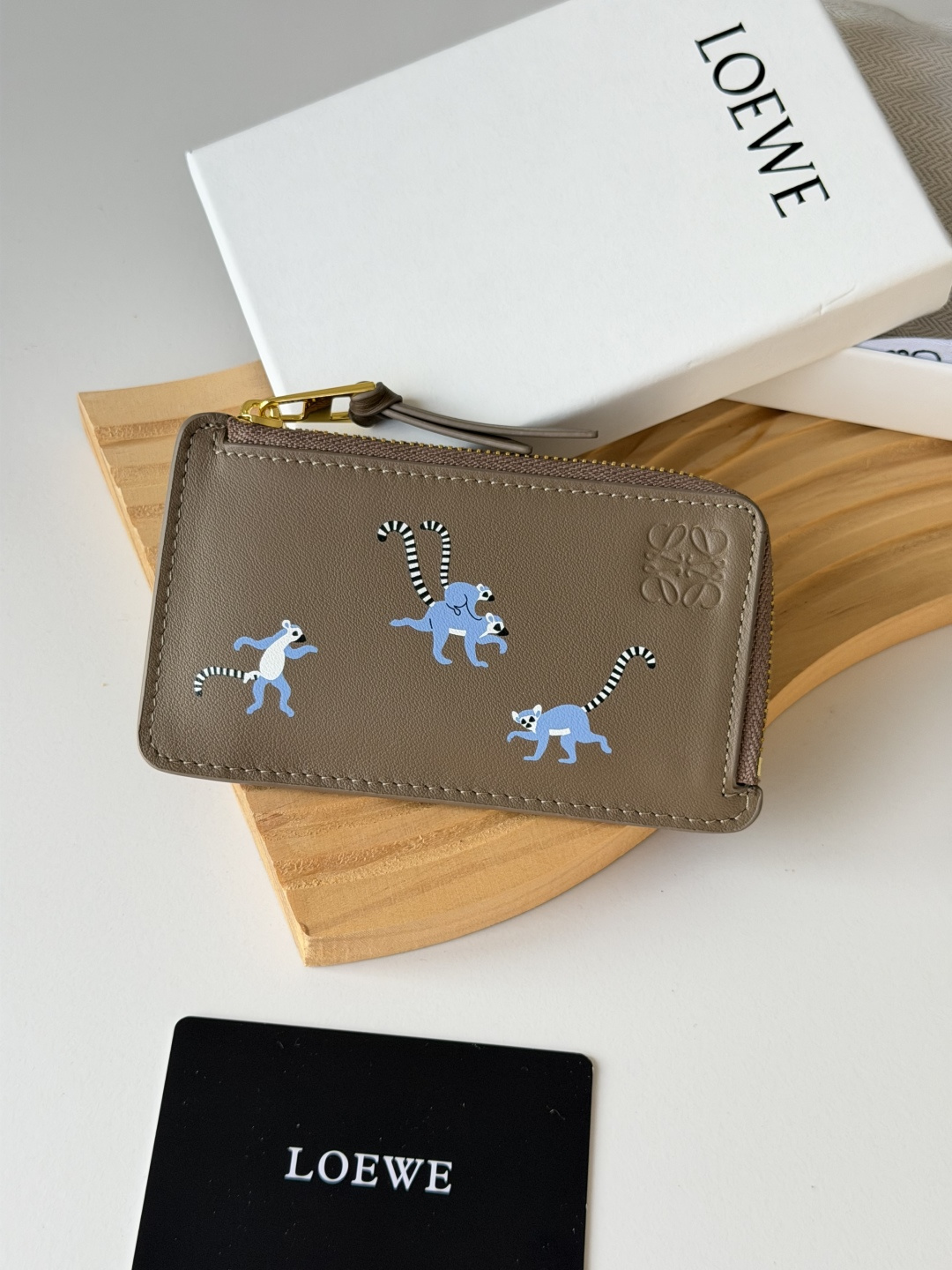 ロエベ「LOEWE」さいふ