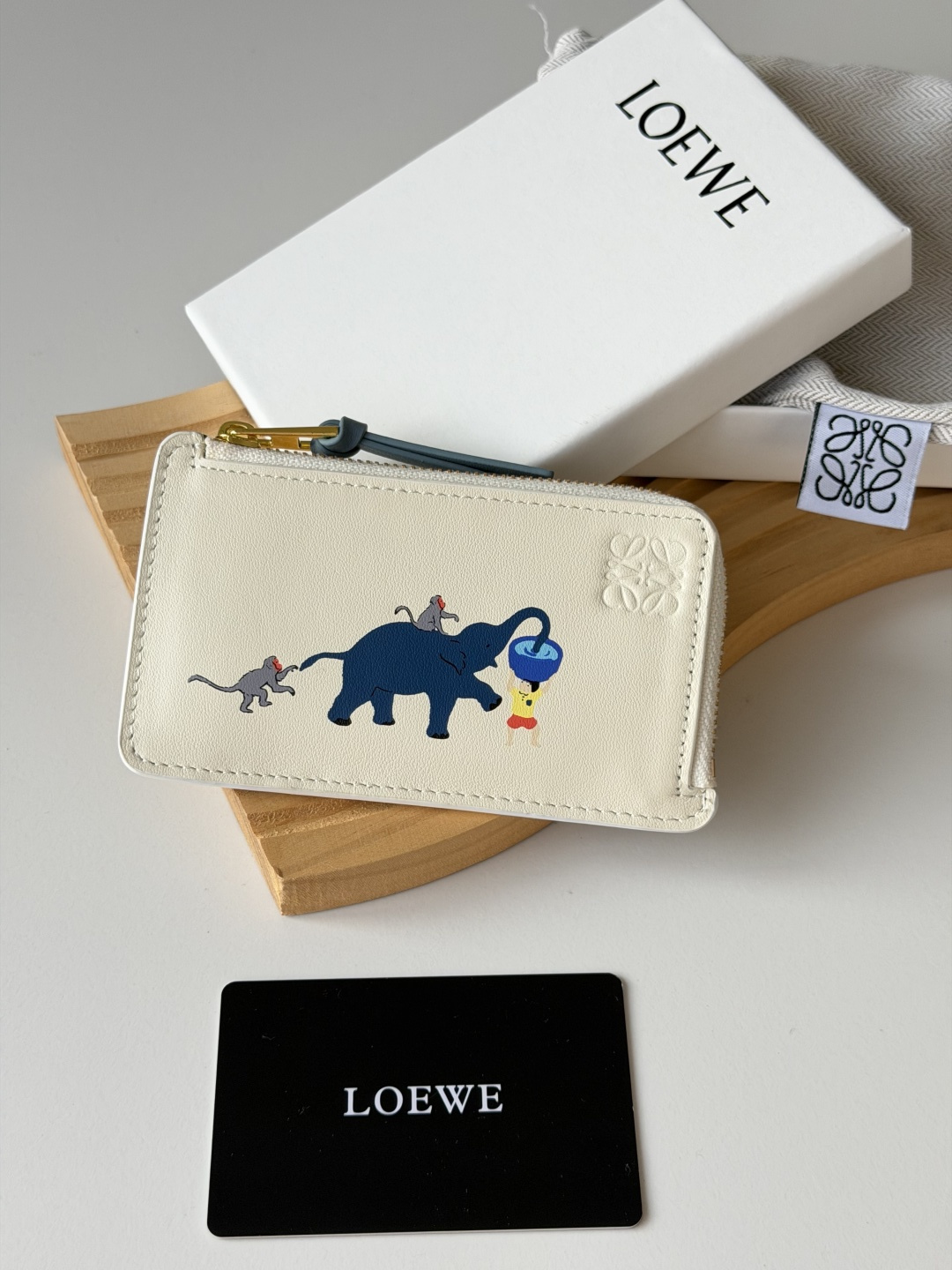 ロエベ「LOEWE」さいふ
