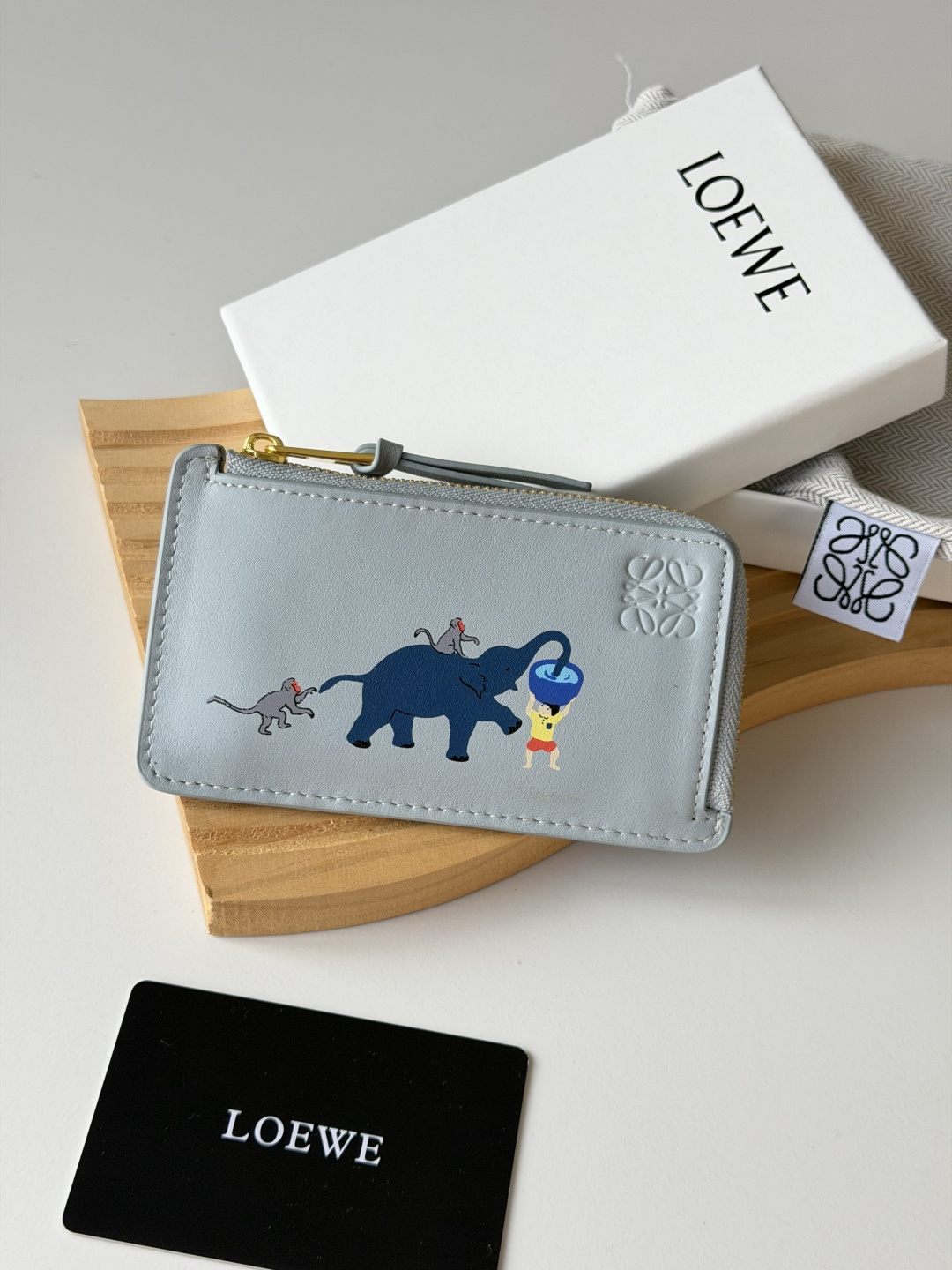 ロエベ「LOEWE」さいふ