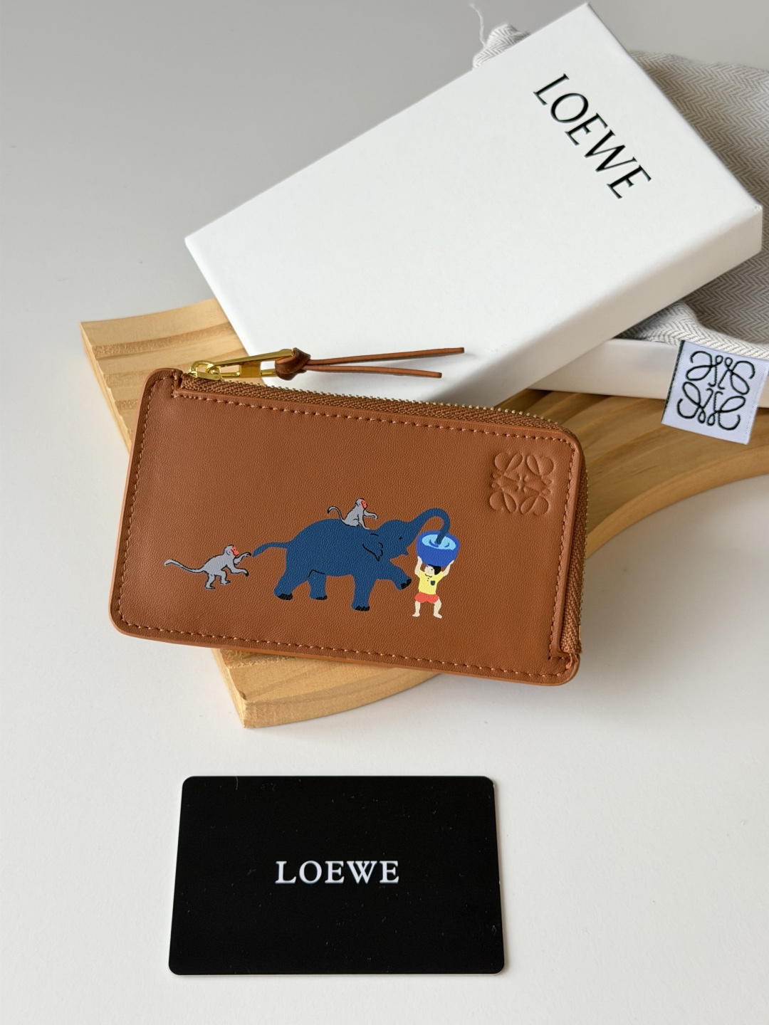 ロエベ「LOEWE」さいふ