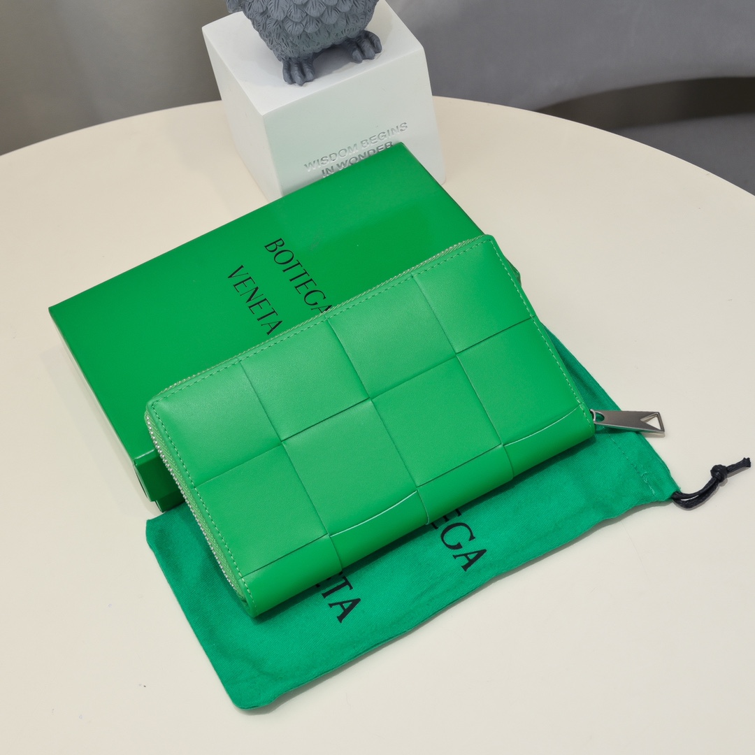 ボッテガ・ヴェネタ「Bottega Veneta」さいふ