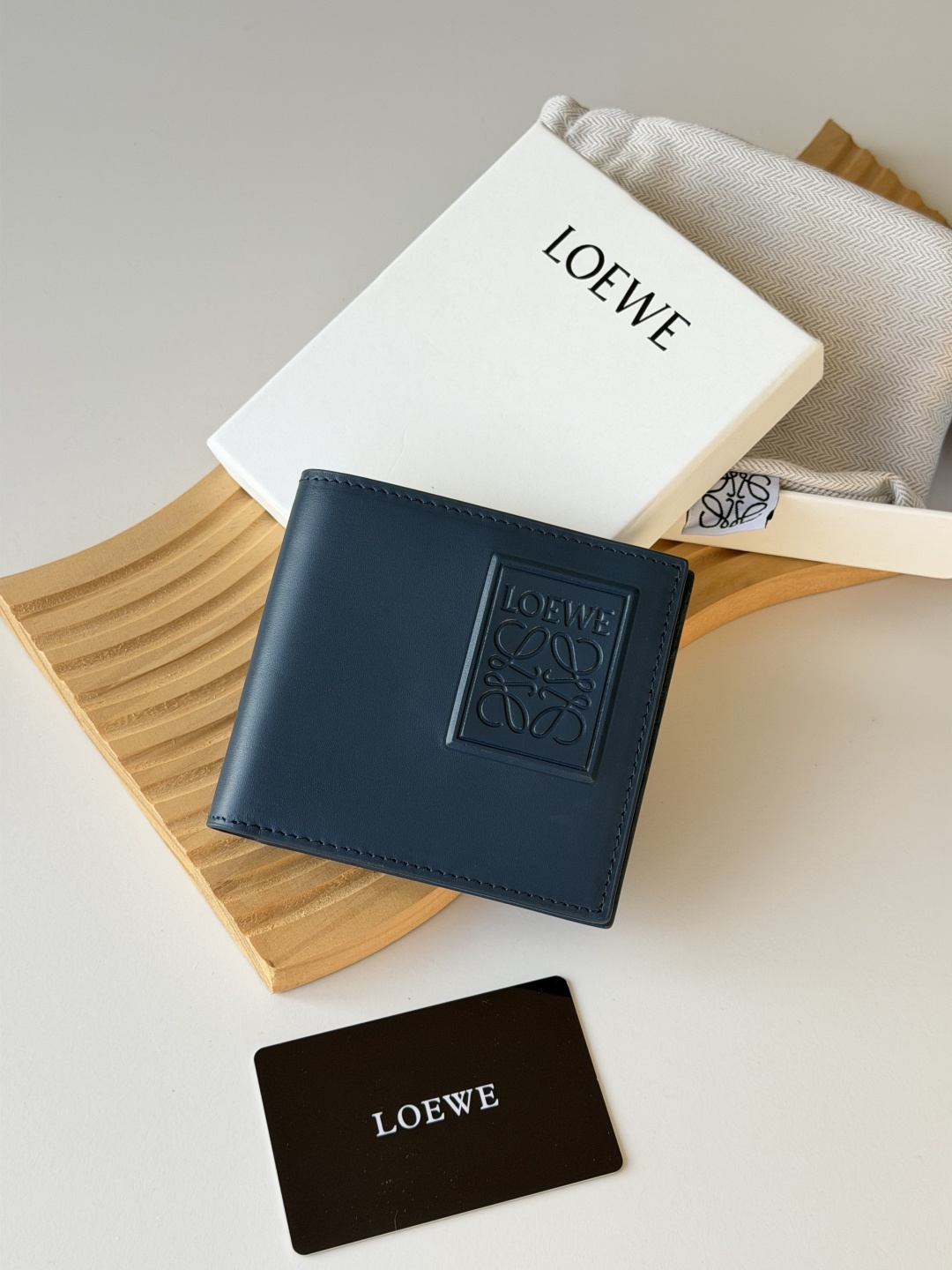 ロエベ「LOEWE」さいふ
