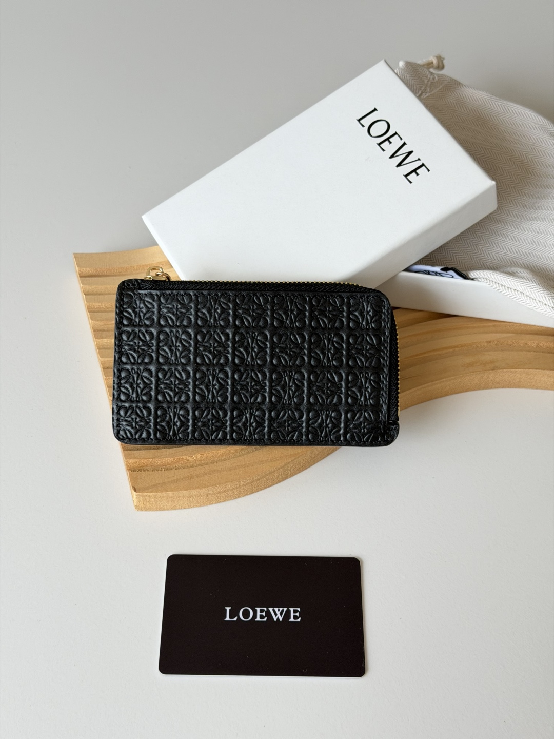 ロエベ「LOEWE」さいふ