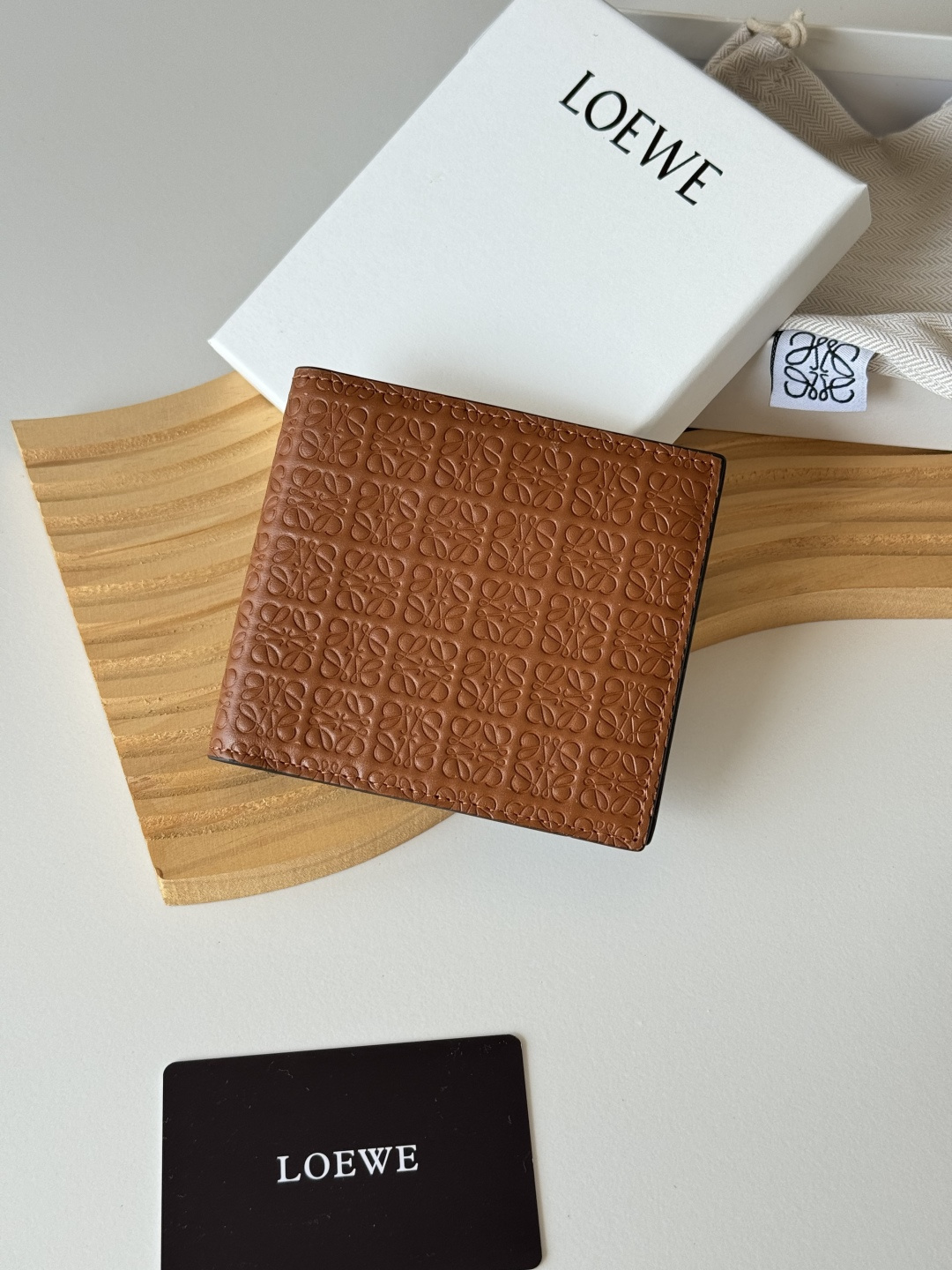 ロエベ「LOEWE」さいふ