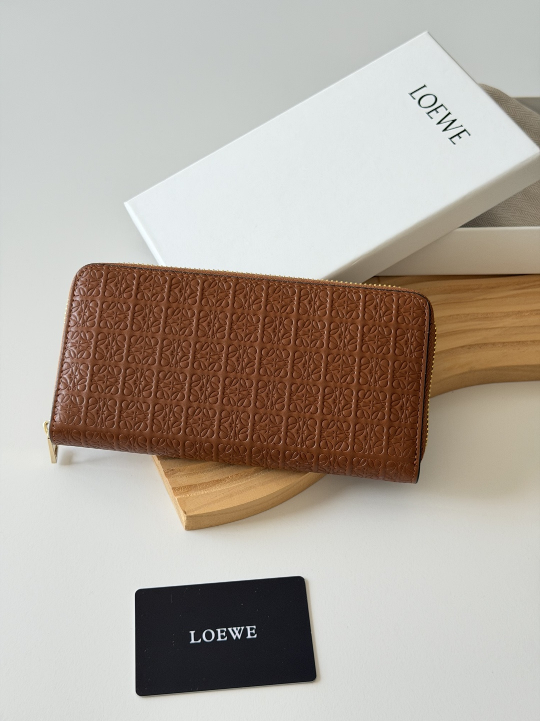 ロエベ「LOEWE」さいふ